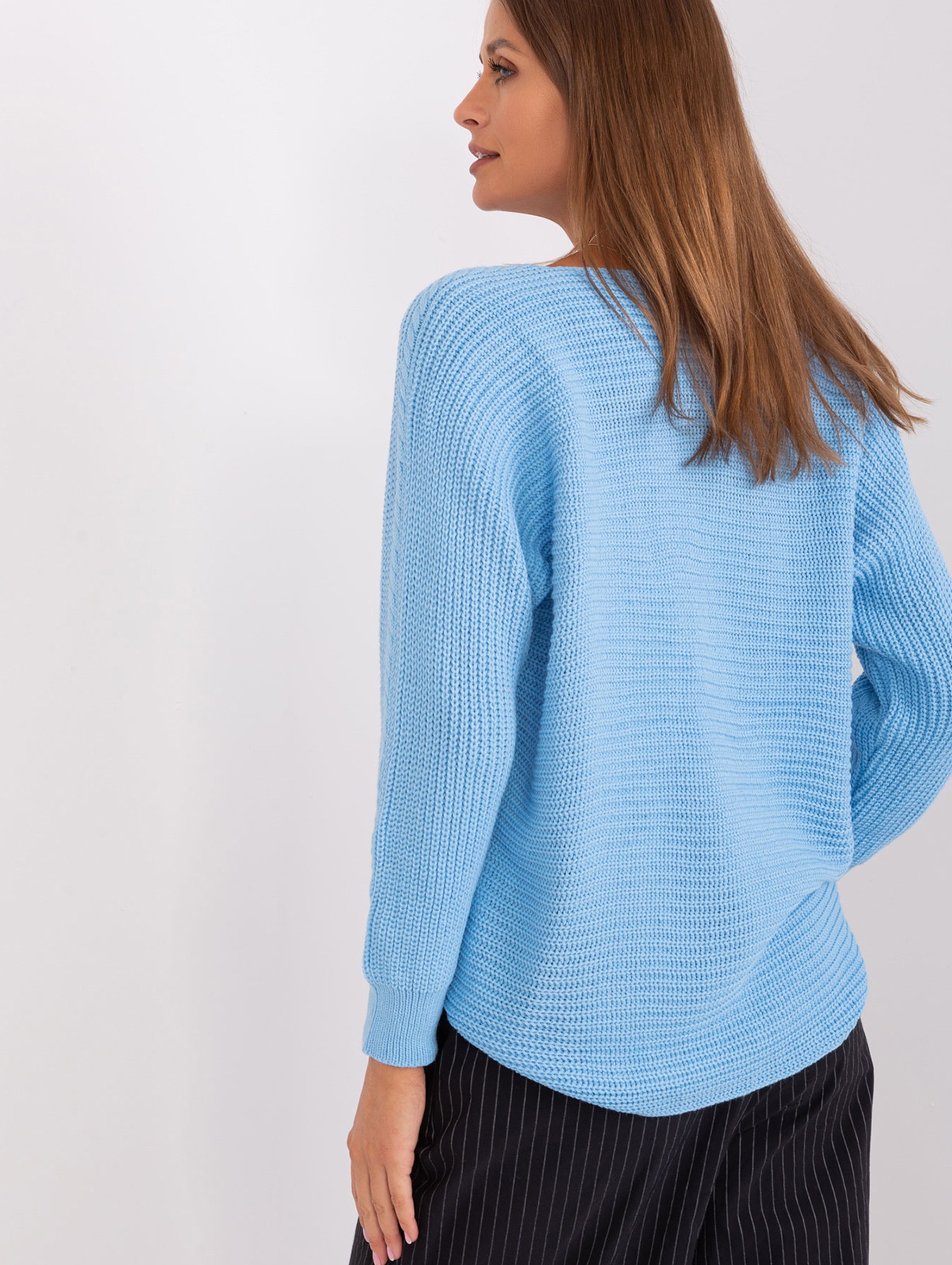 Sweter damski klasyczny z długim rękawem jasny niebieski