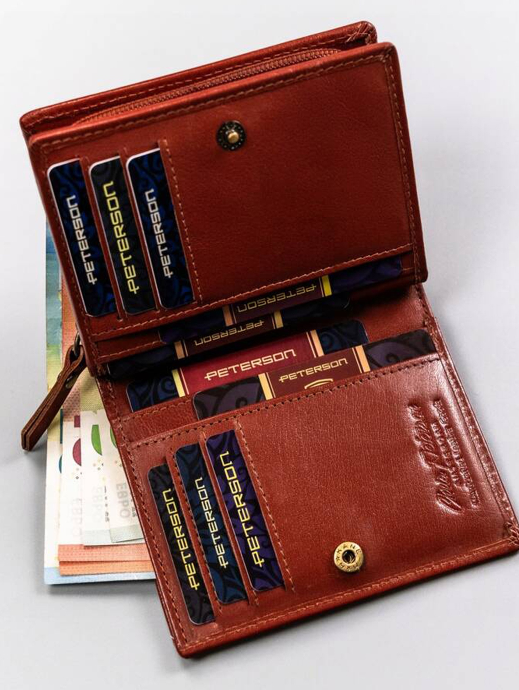 Peterson Skórzany portfel damski średnich rozmiarów brązowy