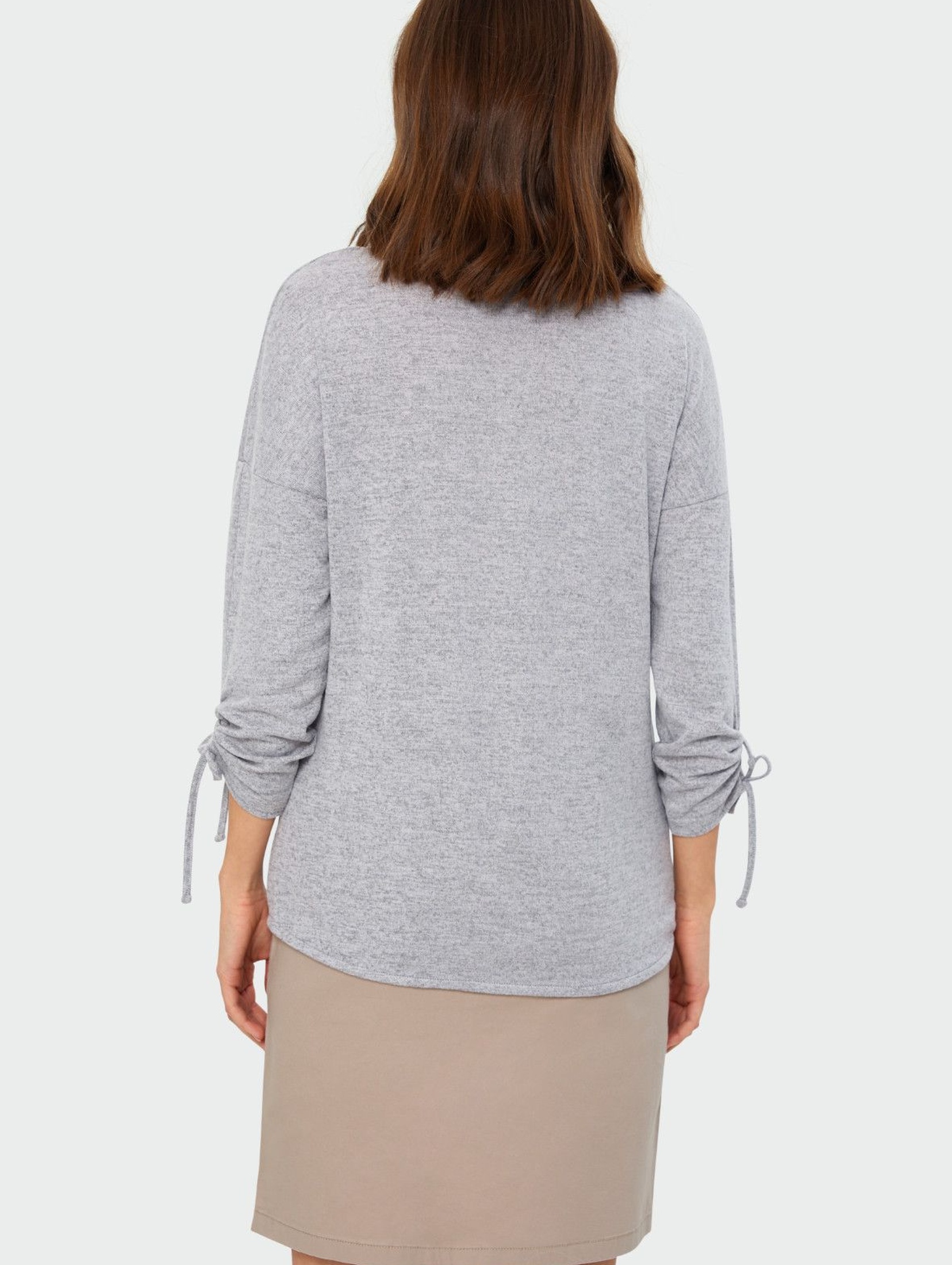 Sweter o luźnym kroju ściągacz na rękawie z troczkiem- ubrania dla kobiet