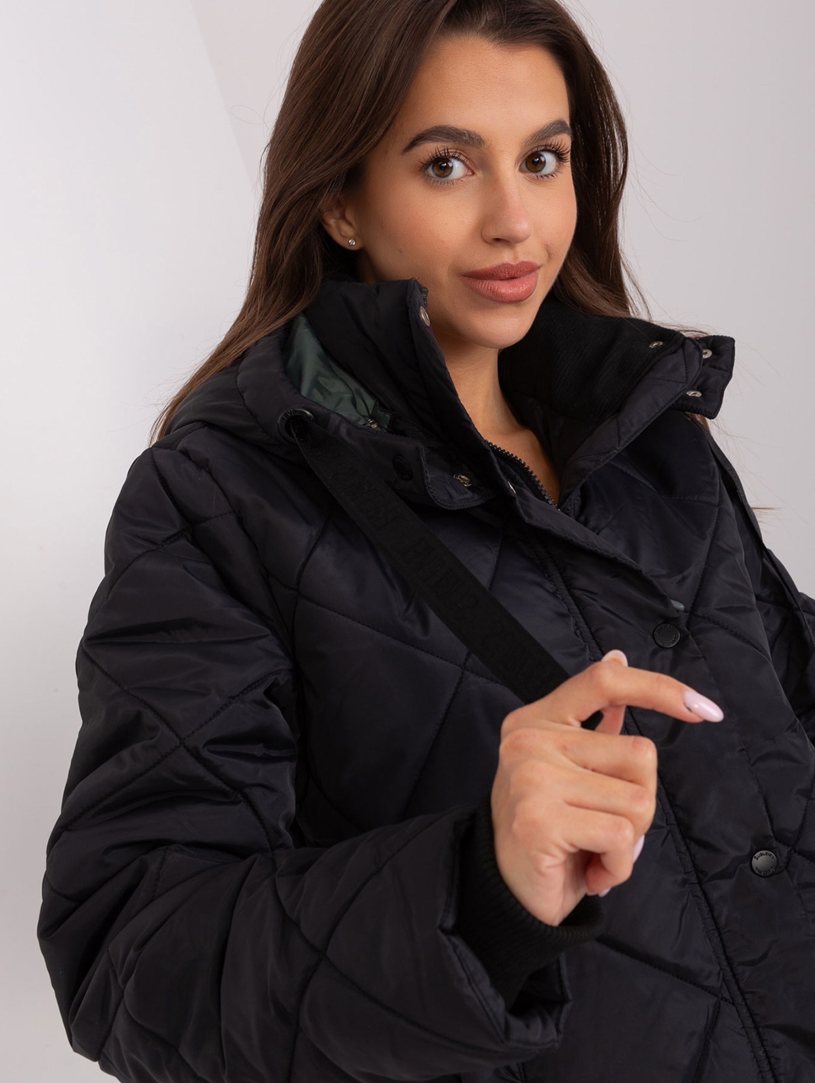 Czarna pikowana kurtka zimowa sublevel