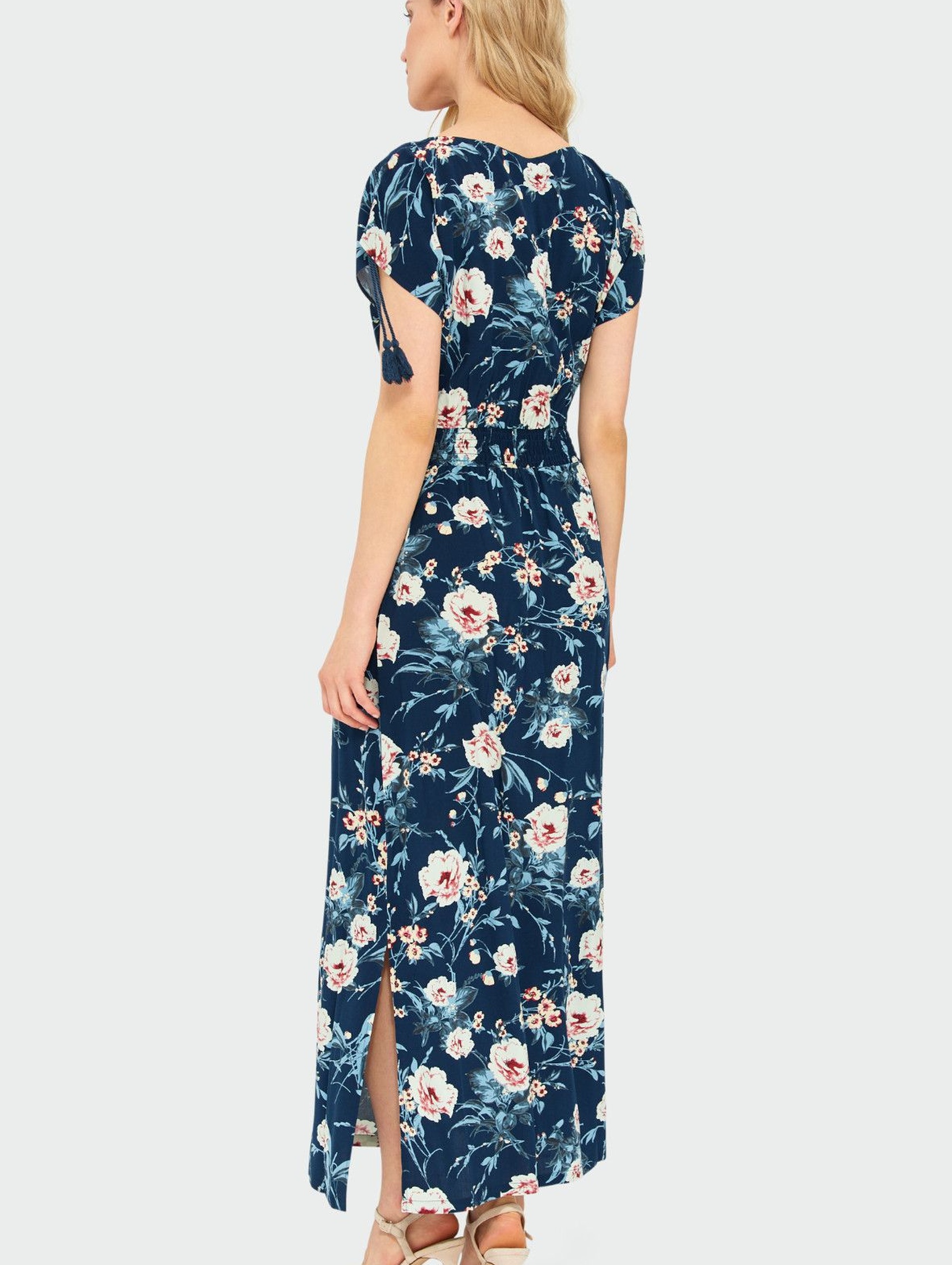 Długa wiskozowa sukienka z kwiatowym nadrukiem granatowa