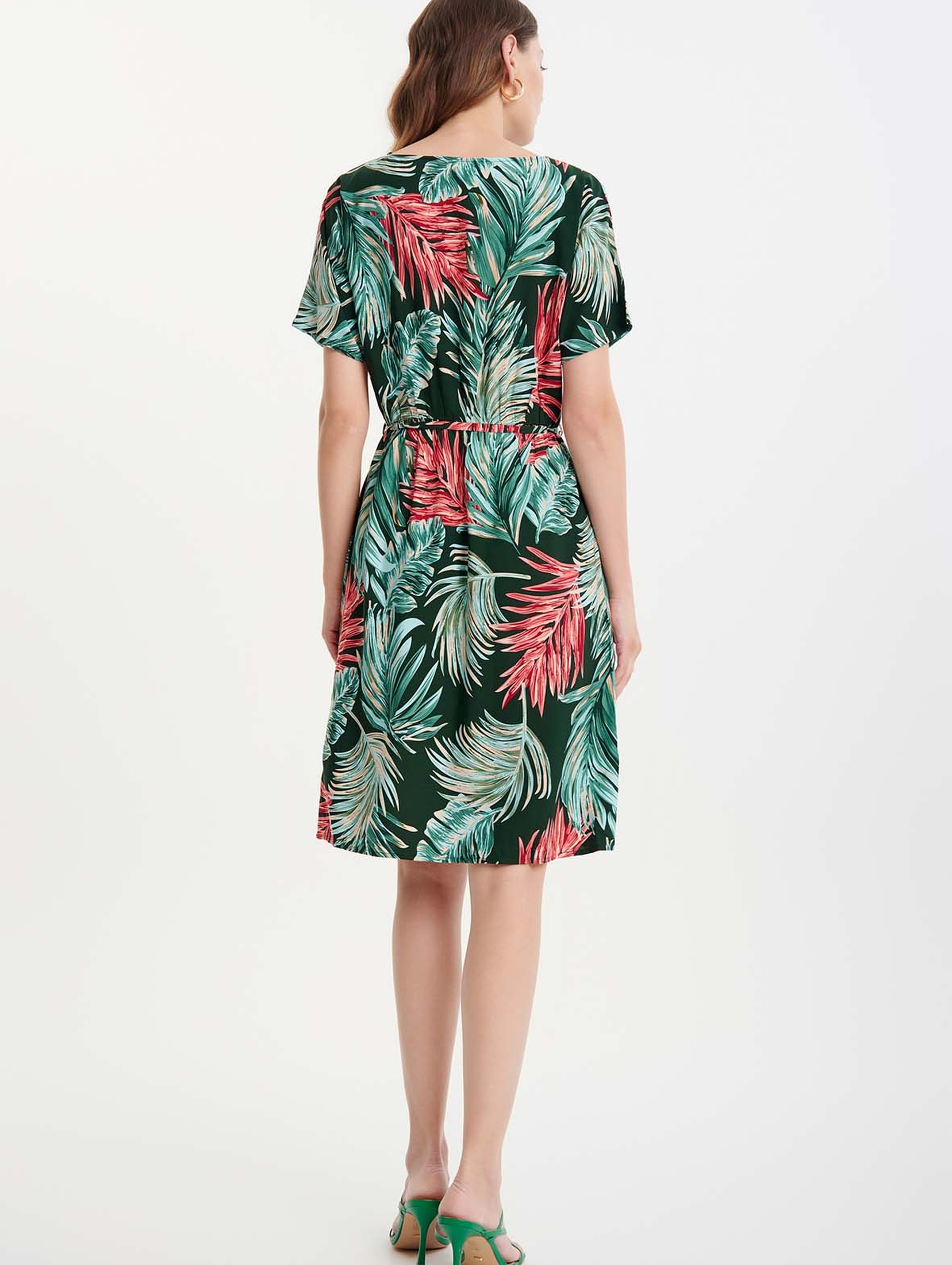 Damska sukienka krótka wielokolorowa z nadrukiem tropic