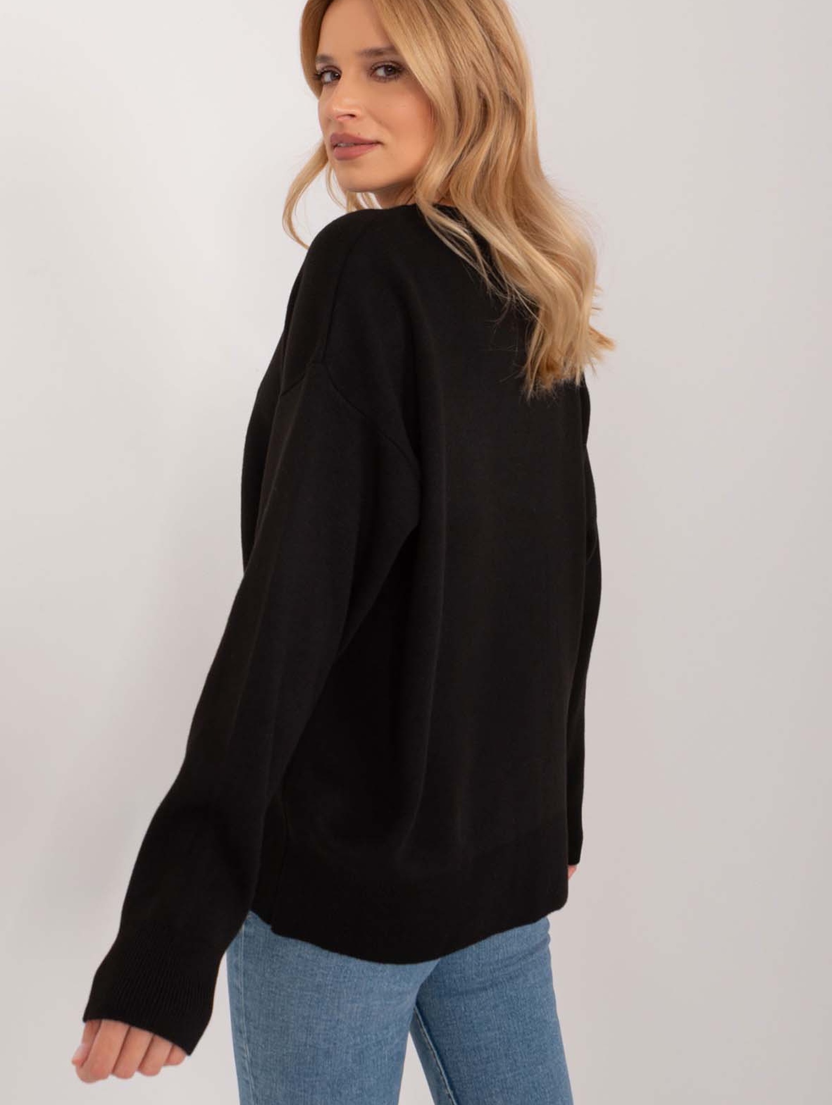 Sweter klasyczny o kroju oversize czarny