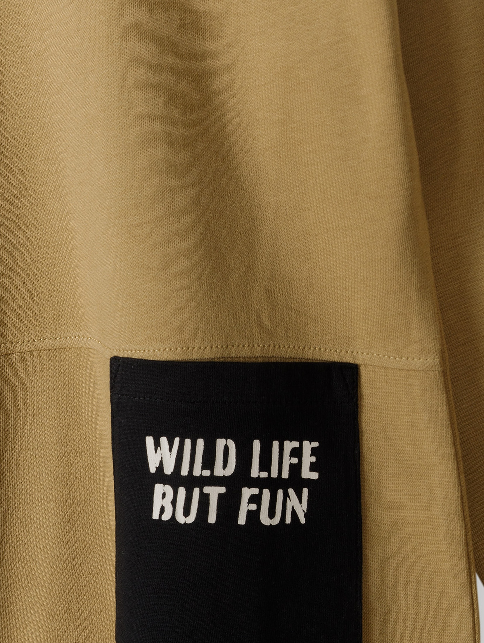 Beżowa bluzka oversize dla chłopca z bawełny - Wild life but fun 5.10.15.