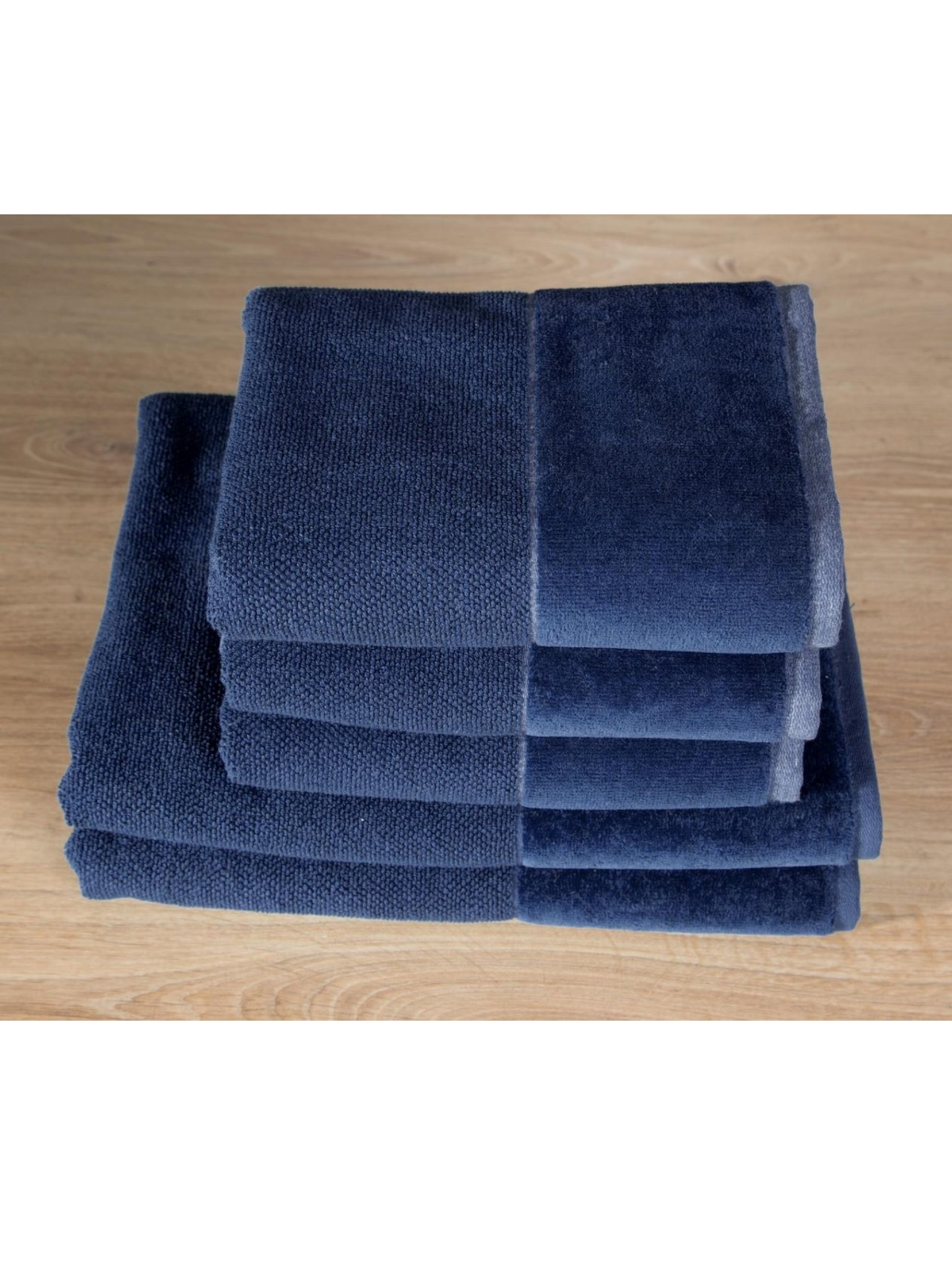 Granatowy ręcznik 50x90 cm z ozdobnym pasem