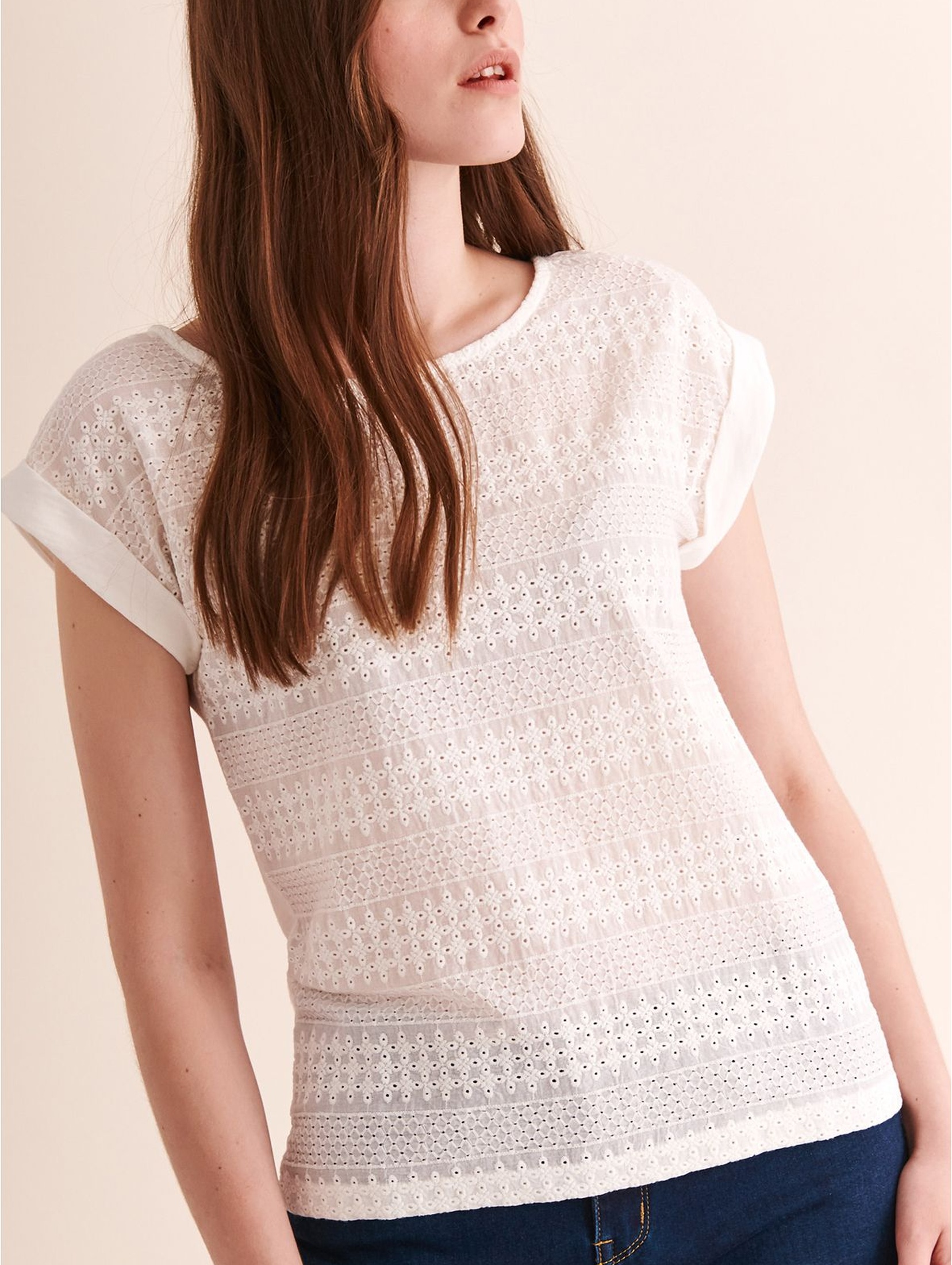 Bawełniana bluzka damska z haftowanym przodem - biała
