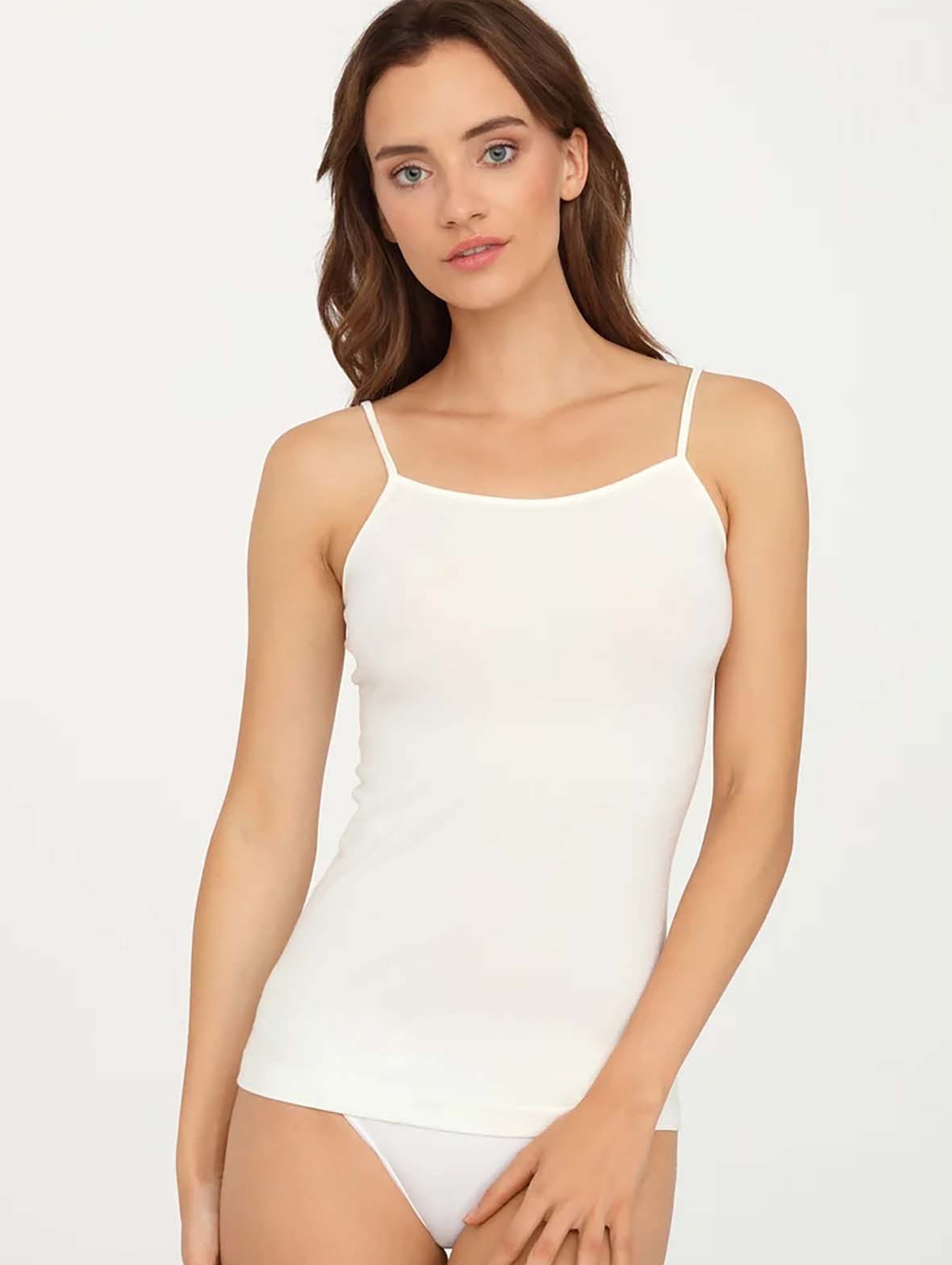Bezszwowa koszulka na cienkich ramiączkach biała Gatta
