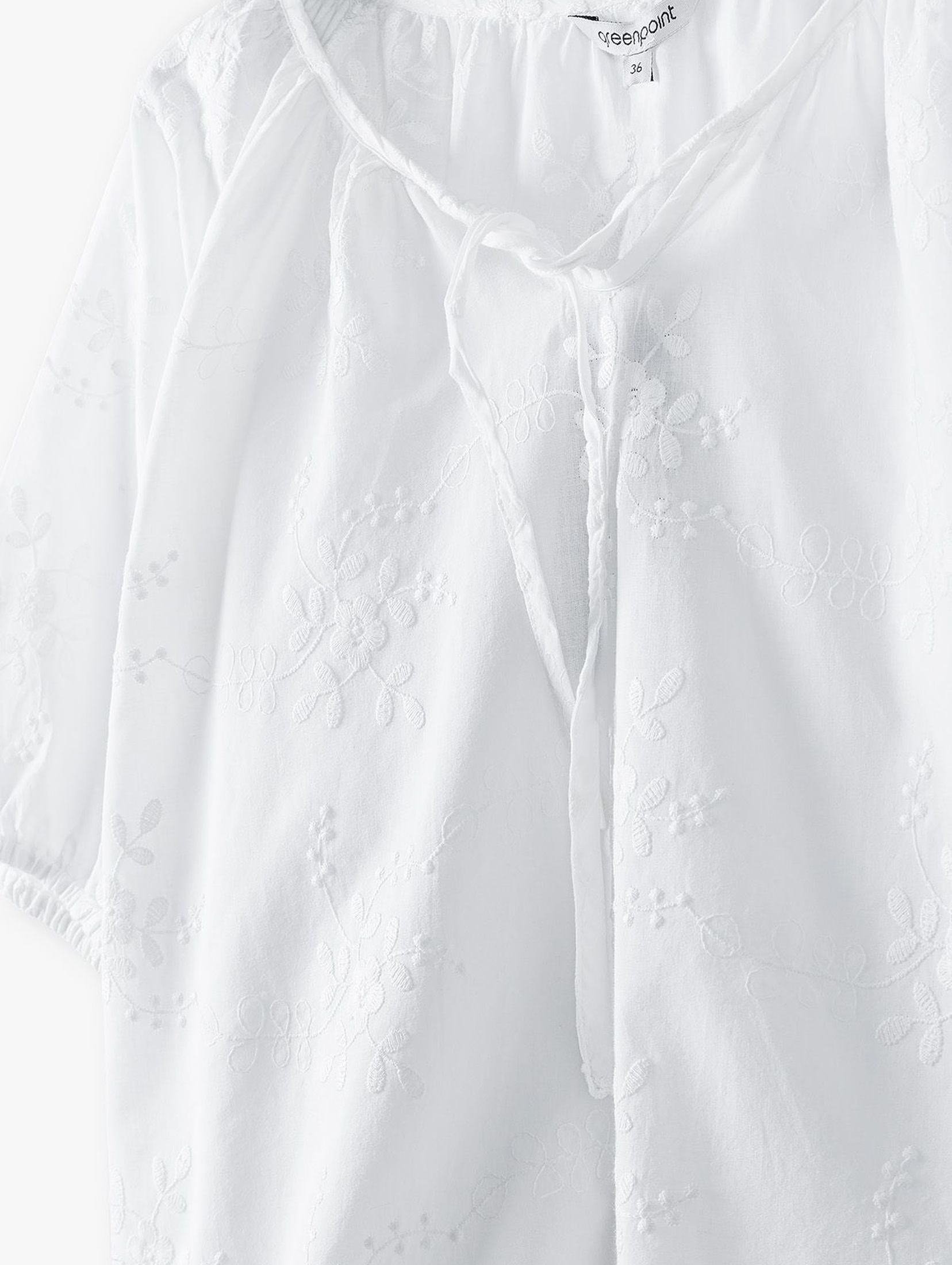 Biała bluzka damska z ozdobnymi haftami