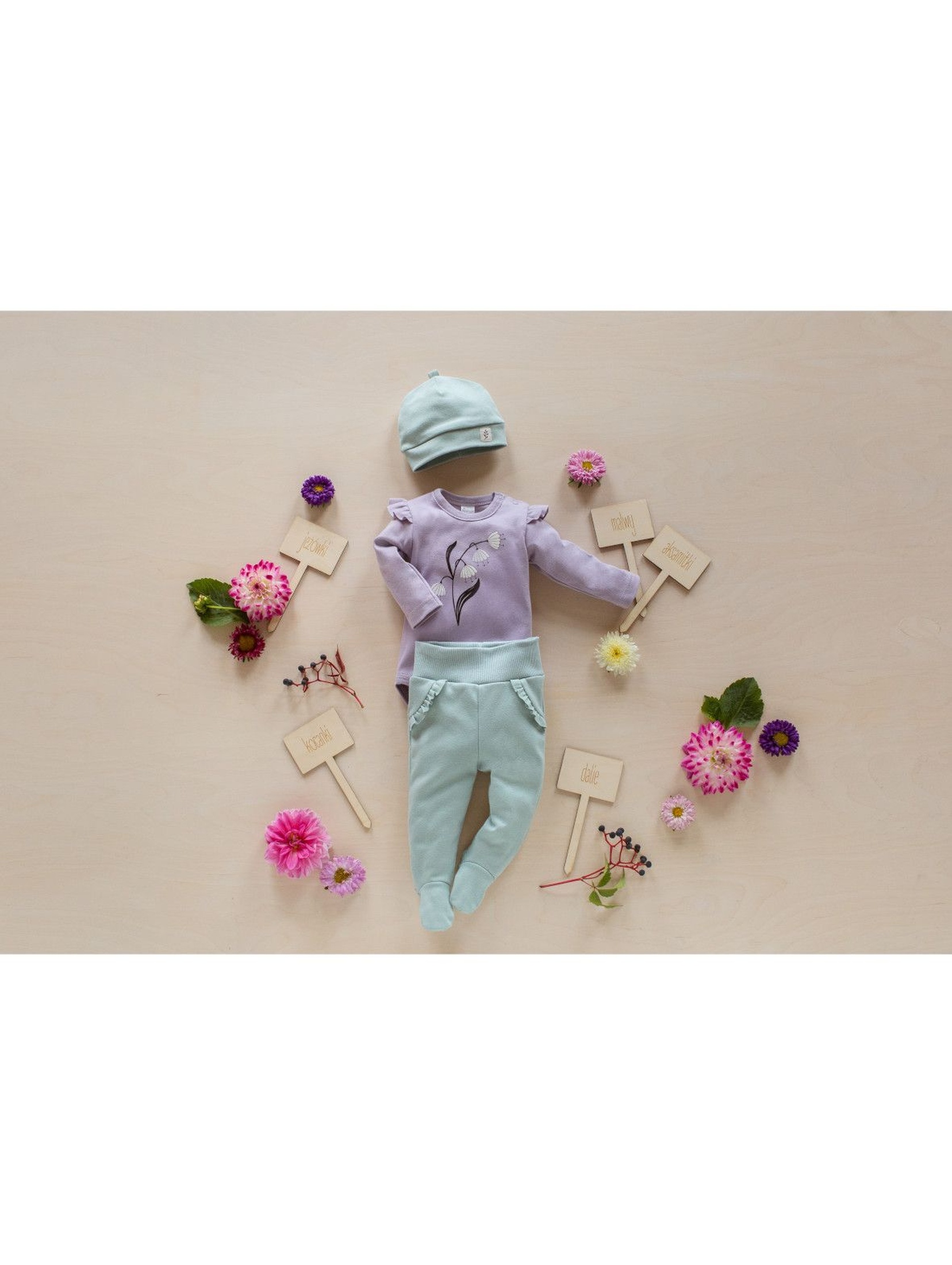 Cienka czapeczka niemowlęca w miętowym kolorze My Garden