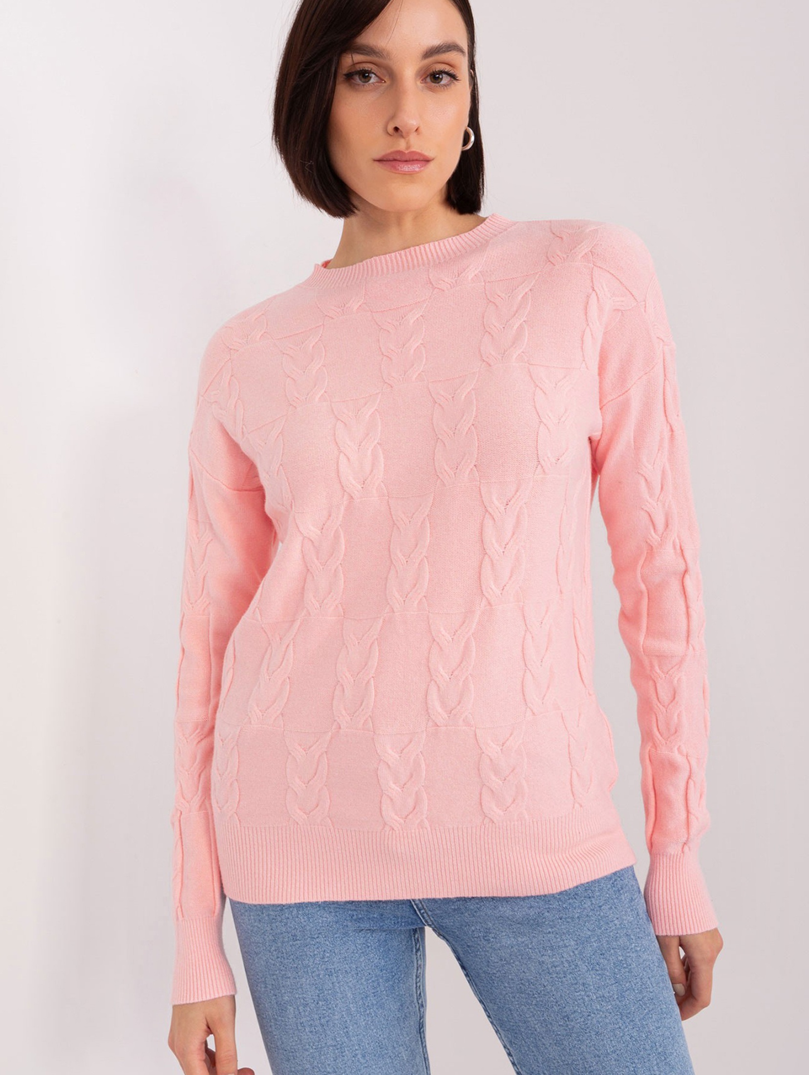 Sweter z warkoczami o luźnym kroju jasny różowy