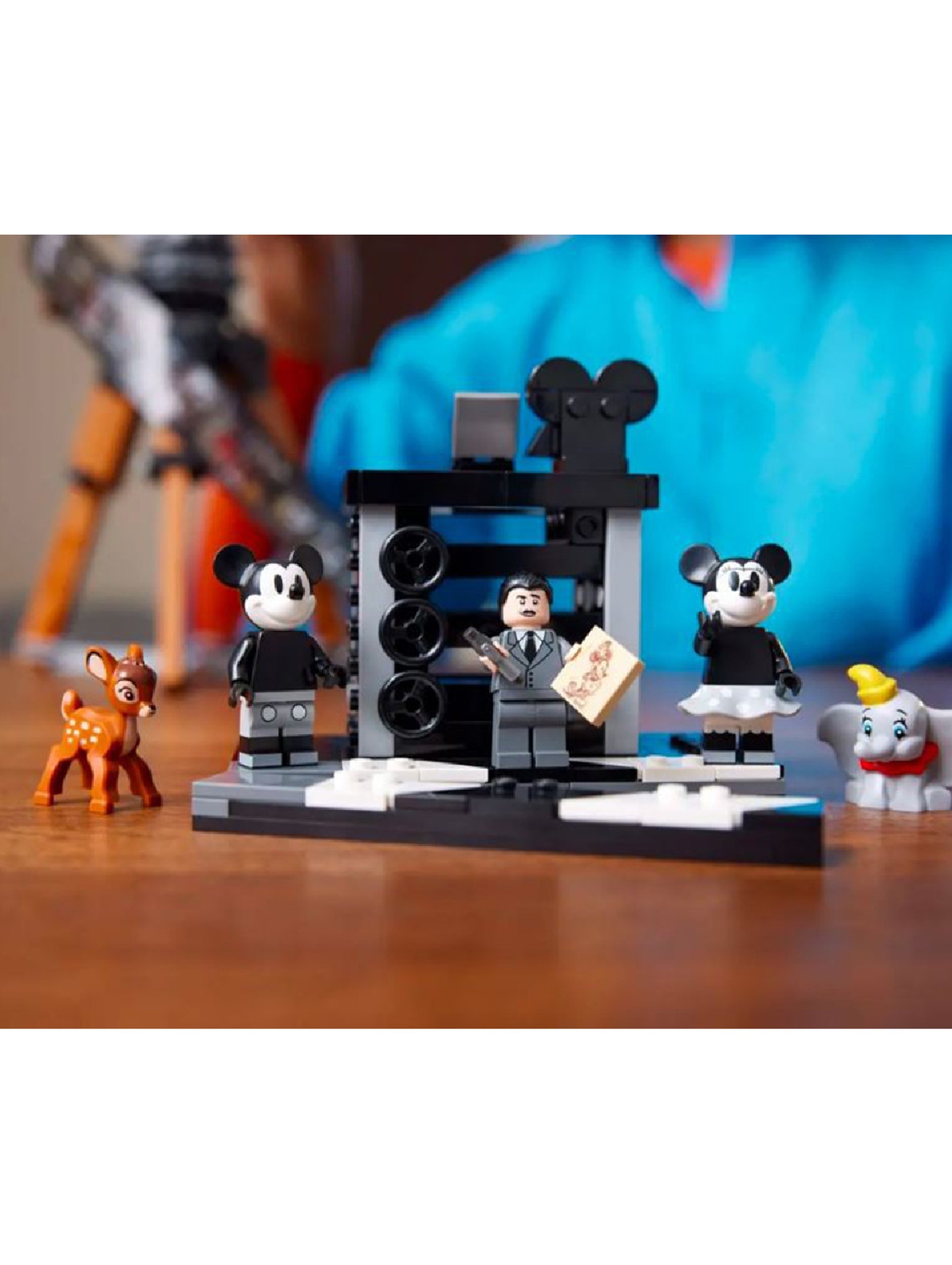 Klocki LEGO Disney 43230 - Kamera Walta Disneya