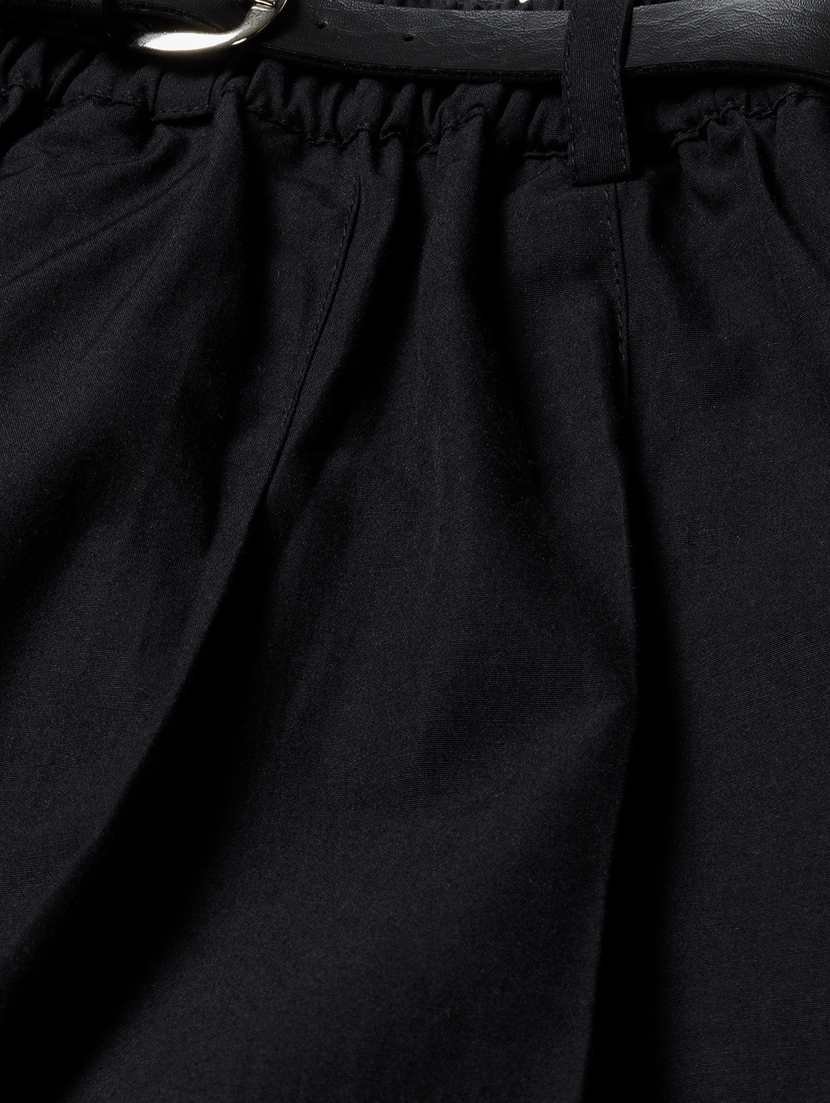Elegancka czarna spódnica dziewczęca z paskiem