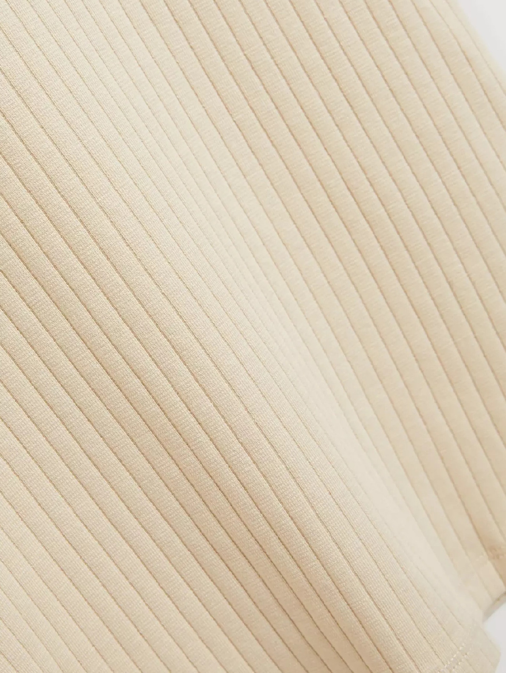 Prążkowana bluzka damska piaskowa z krótkim rękawem