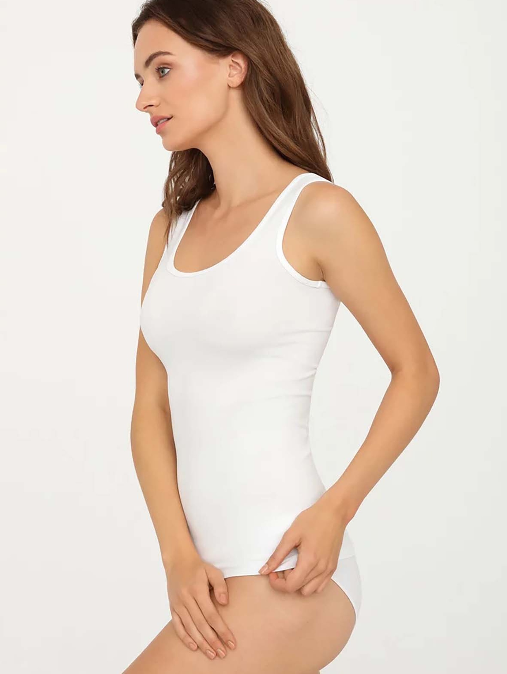 Bezszwowa koszulka damska z szerokimi ramiączkami biała Gatta