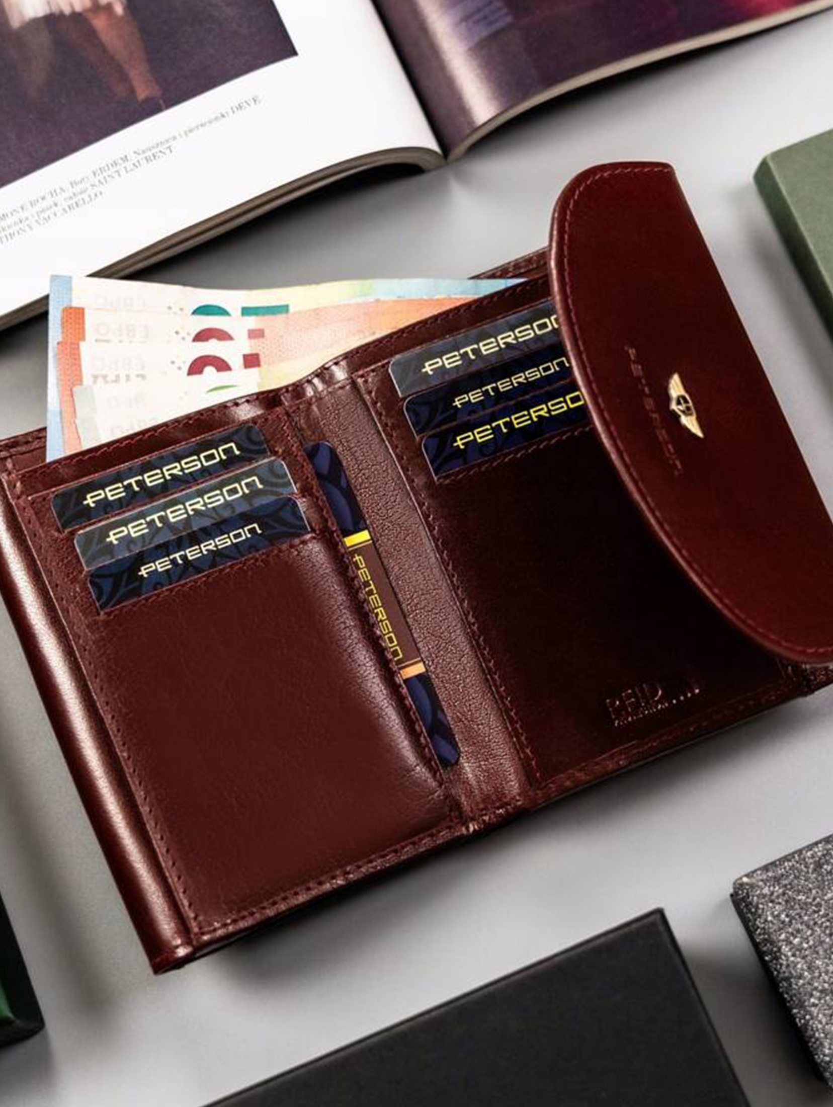 Klasyczny, skórzany portfel damski na zatrzask — Peterson bordowy
