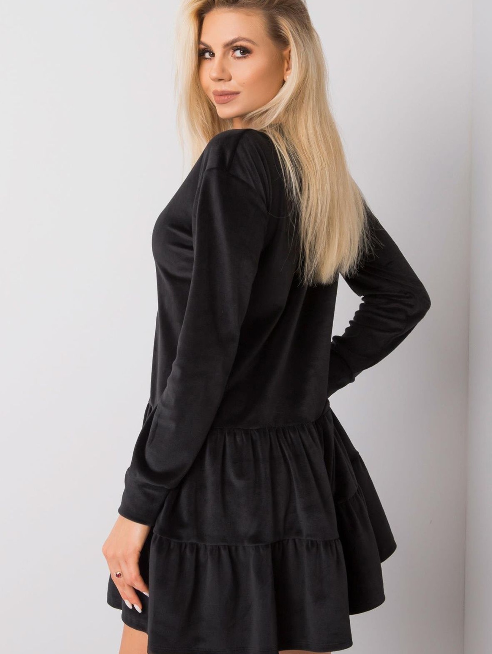 Czarna sukienka z weluru - mini