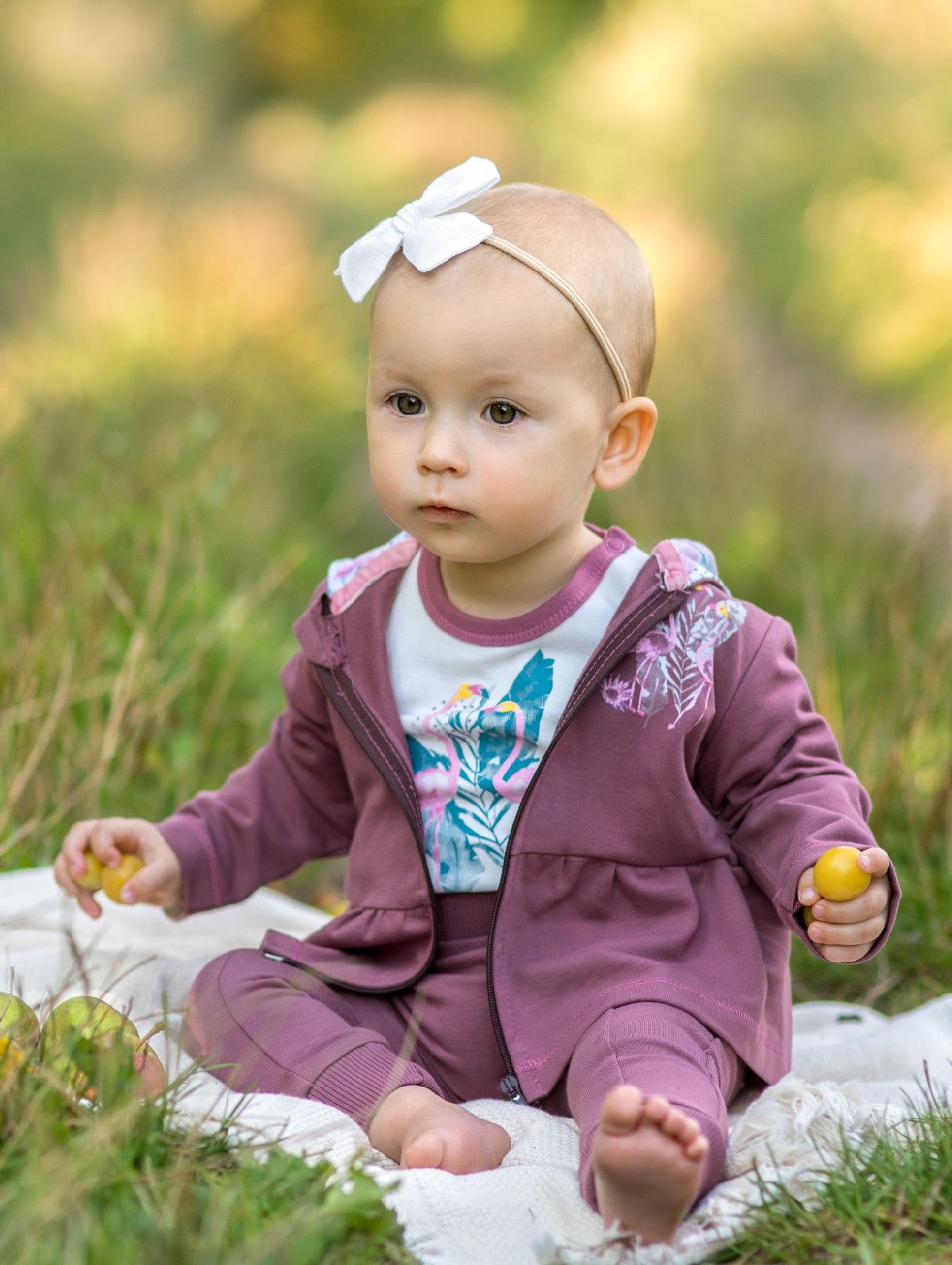 Spodnie niemowlęce z bawełny organicznej z ozdobną falbanką
