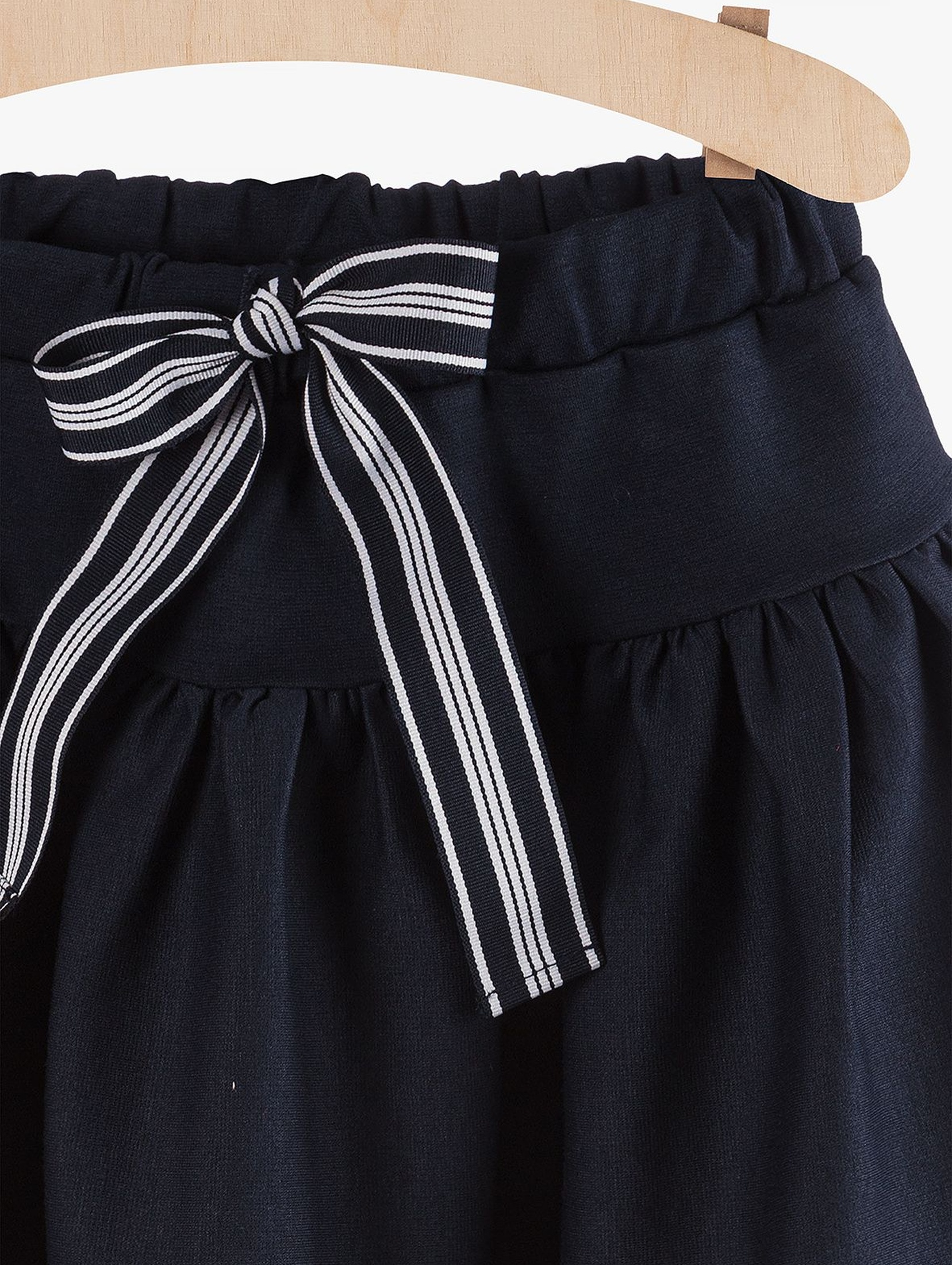 Granatowa elegancka spódnica z kokardką