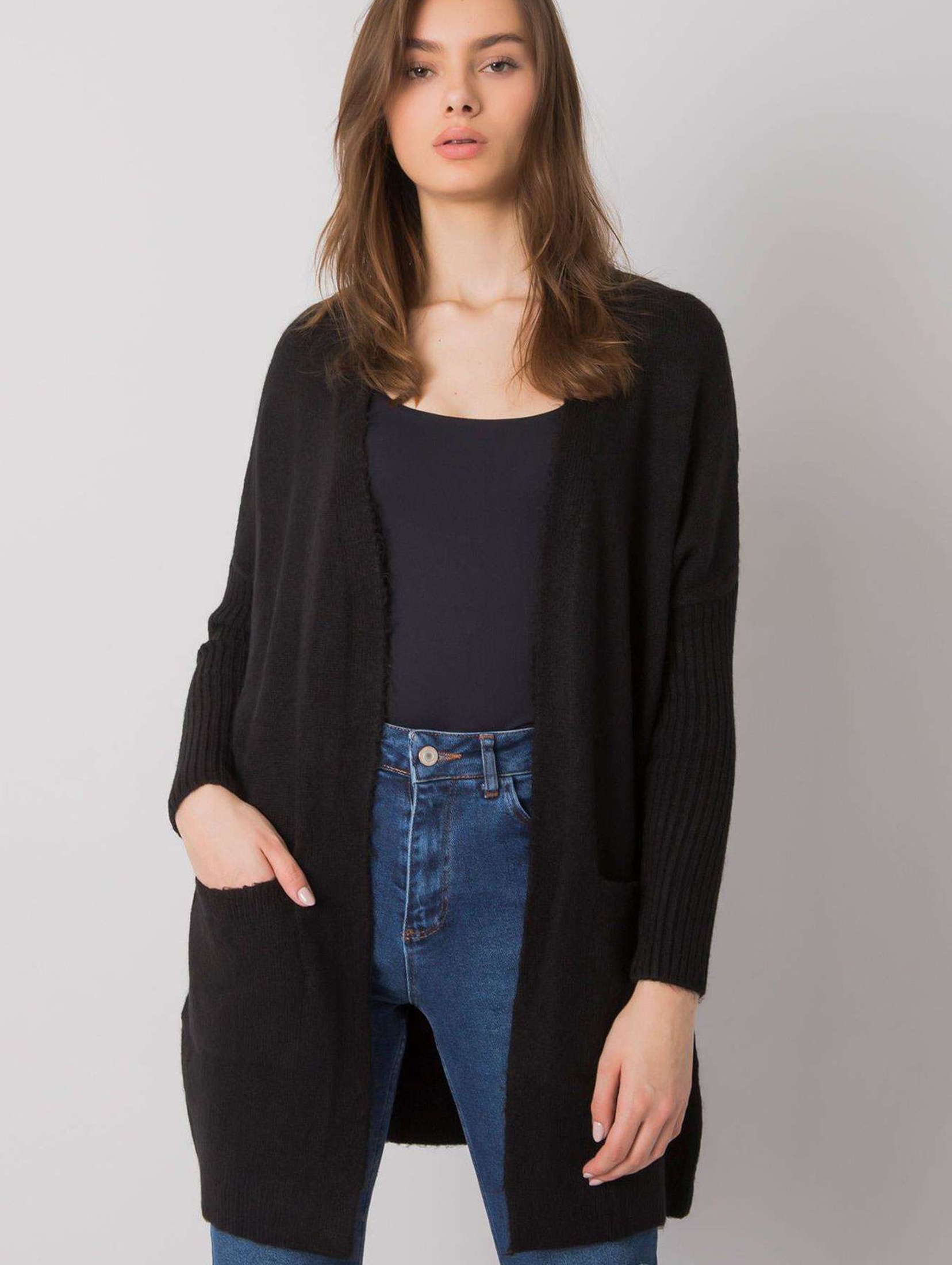 Sweter damski - czarny z kieszeniami