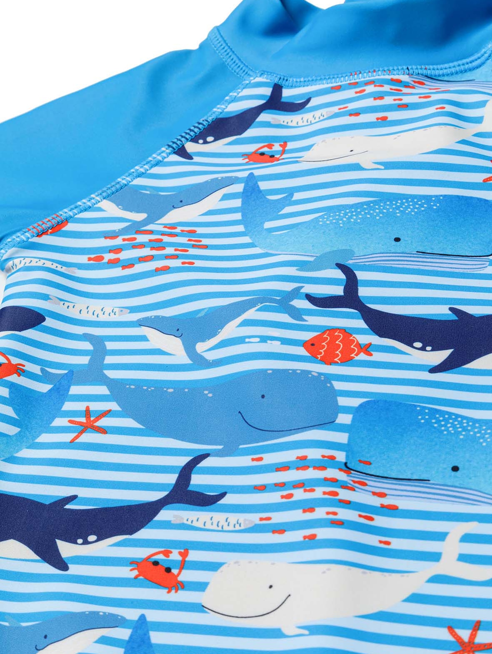 Niebieski kombinezon kąpielowy z filtrem UV i czapką - wieloryby