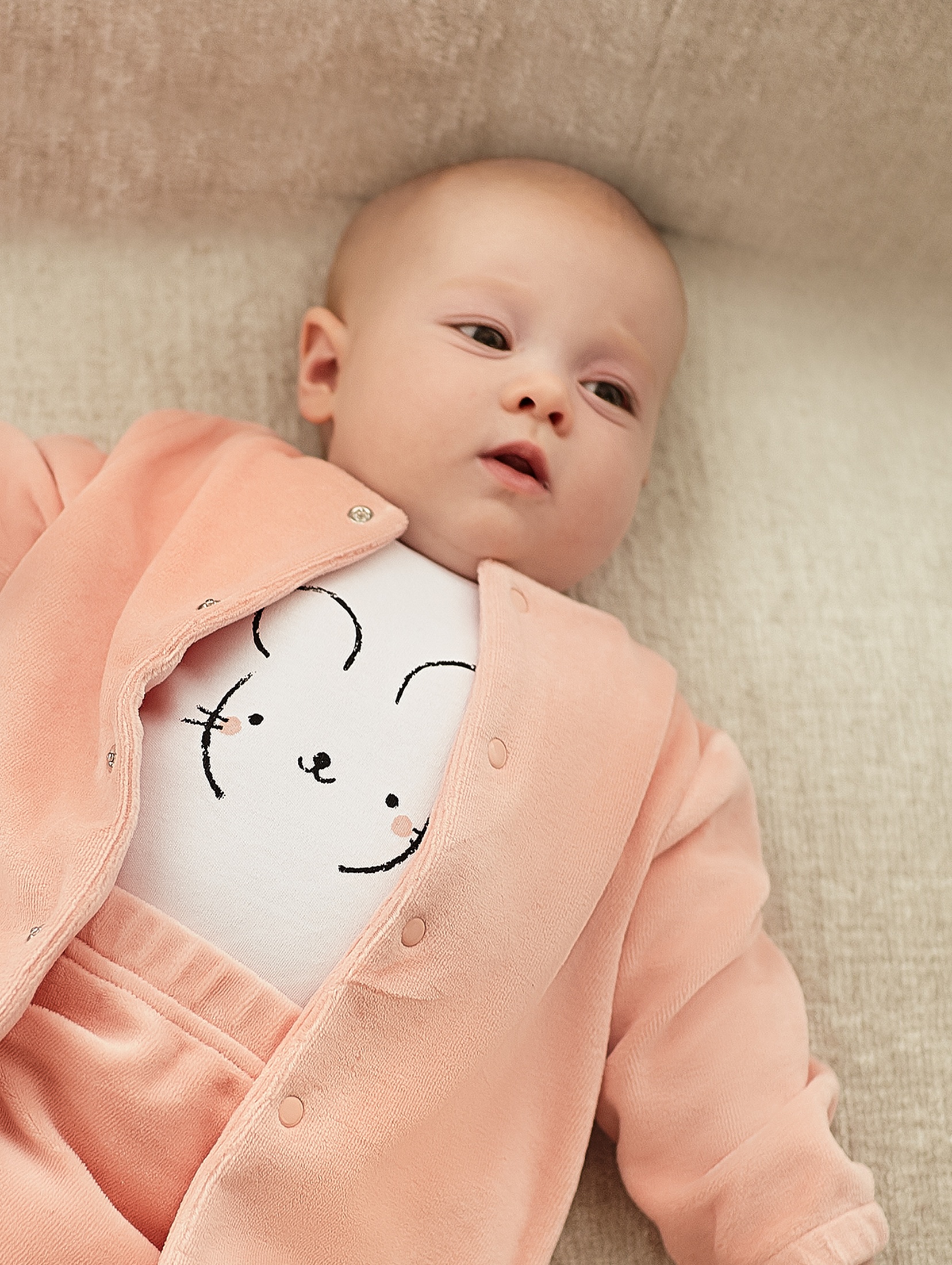 Różowa welurowa bluza niemowlęca rozpinana bez kaptura