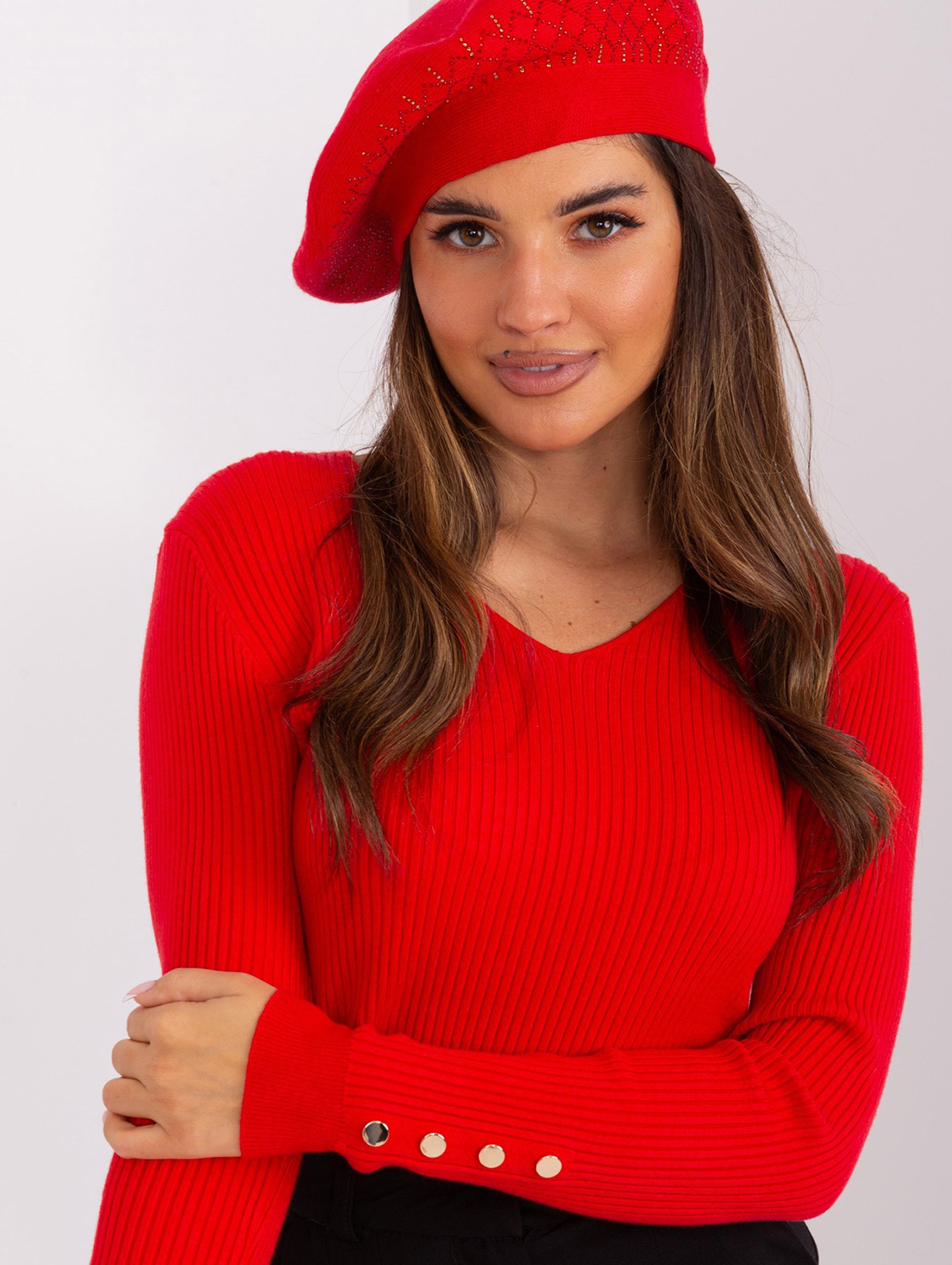 Czerwony beret damski z dżetami