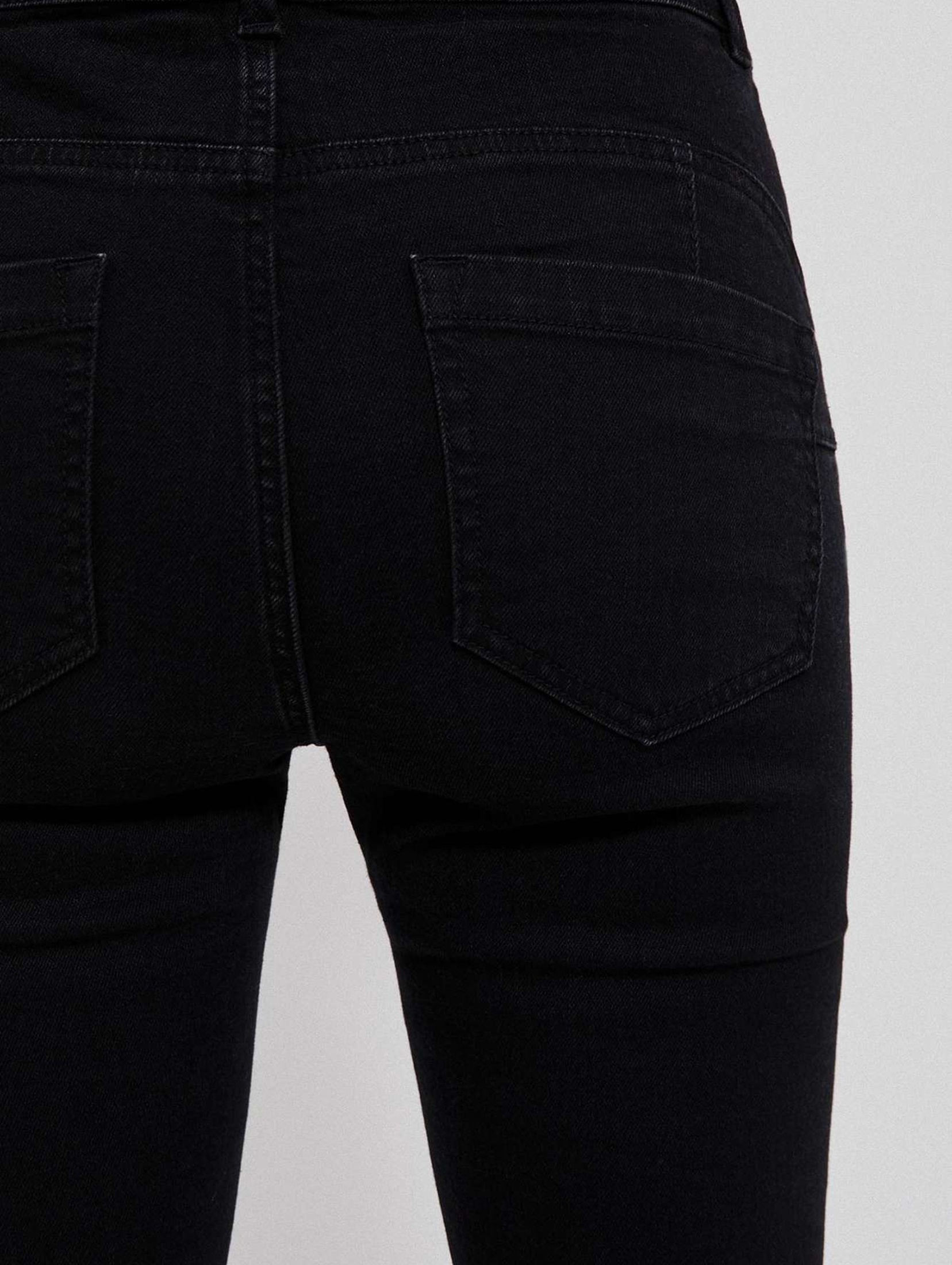Czarne spodnie damskie jeansowe rurki