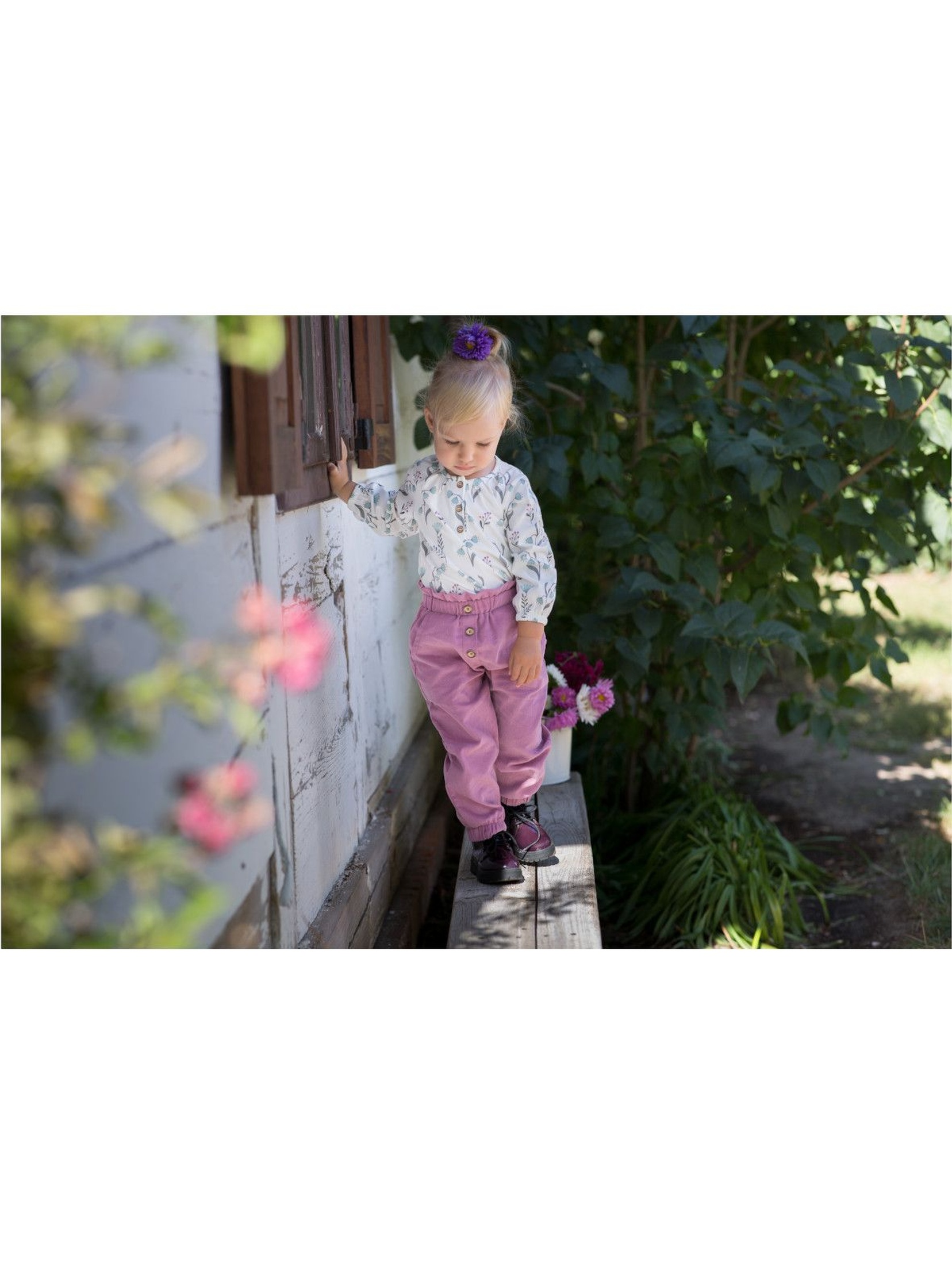 Dziewczęca bluzka z długim rękawem w piękny, autorski wzór kwiatków