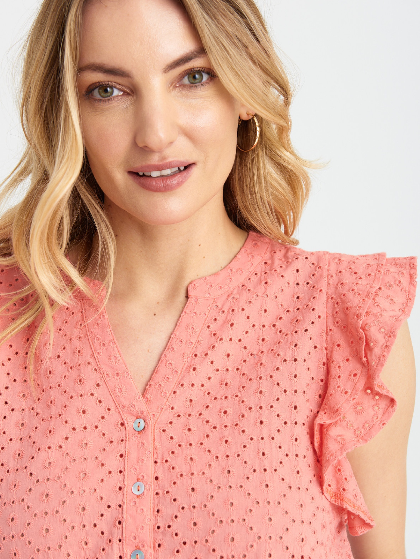 Różowa bluzka damska bawełniana z haftem- krótki rękaw
