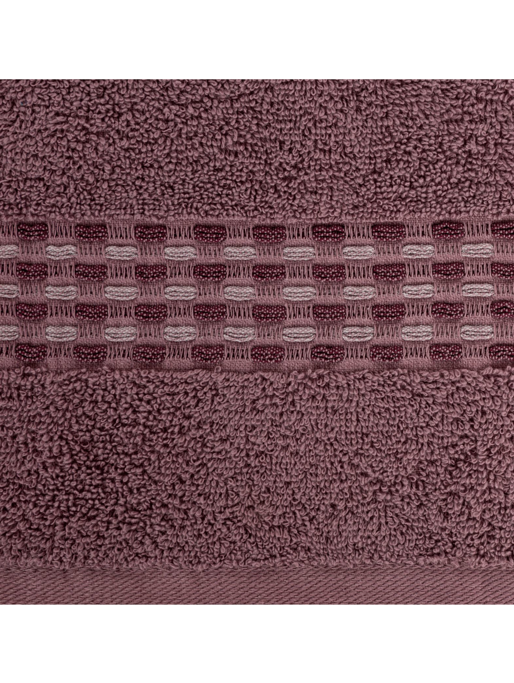 Liliowy ręcznik ze zdobieniami 70x140 cm