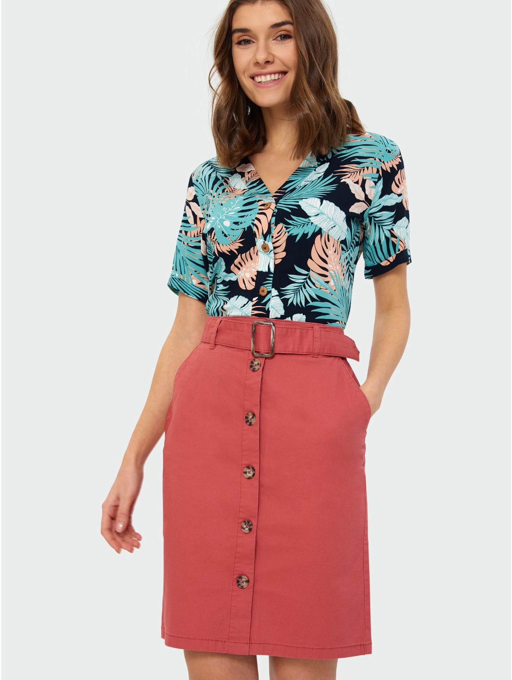 Bluzka damska z krótkim rękawem  w kolorowe liście