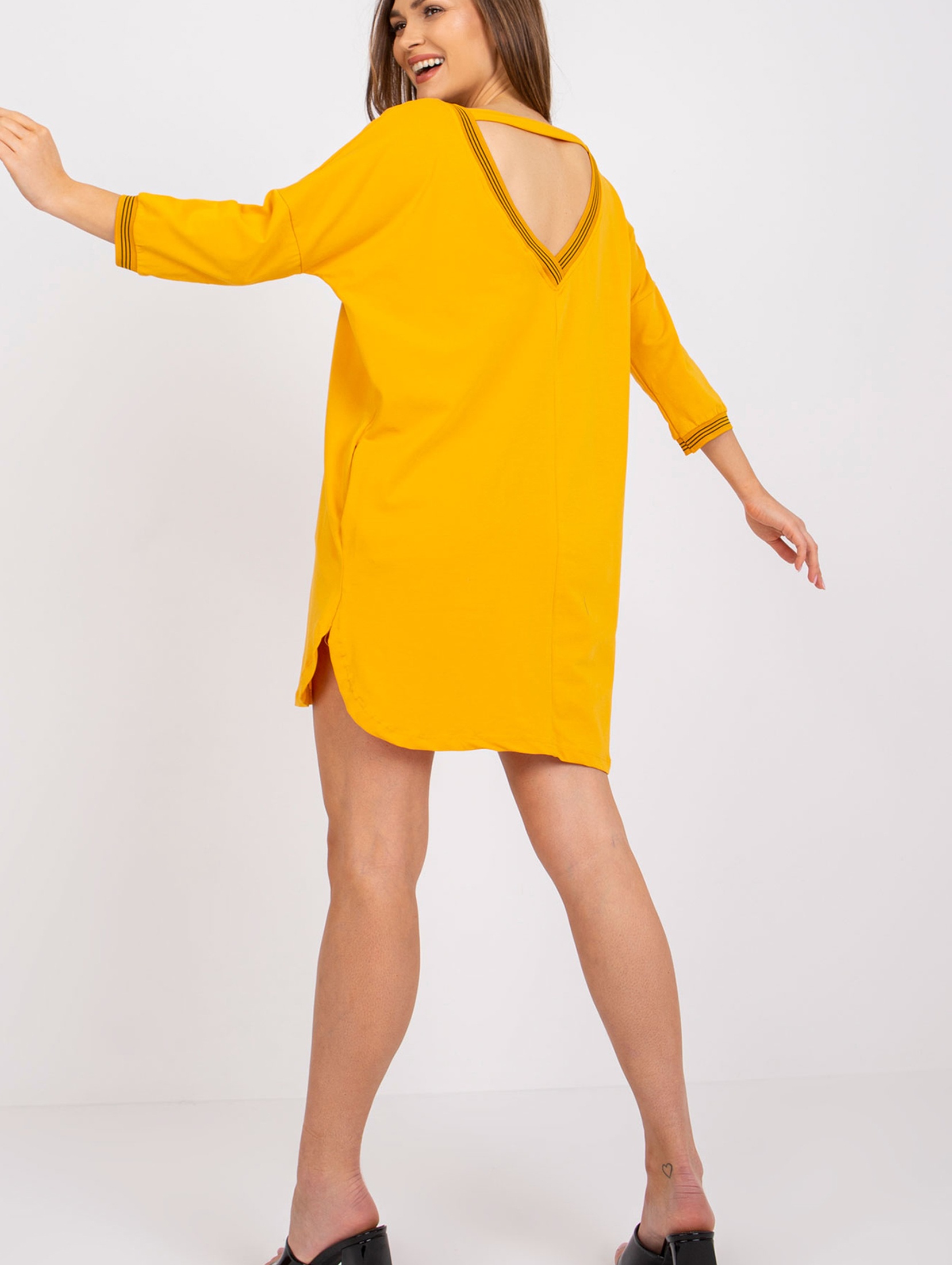 Jasnopomarańczowa sukienka dresowa Nova RUE PARIS