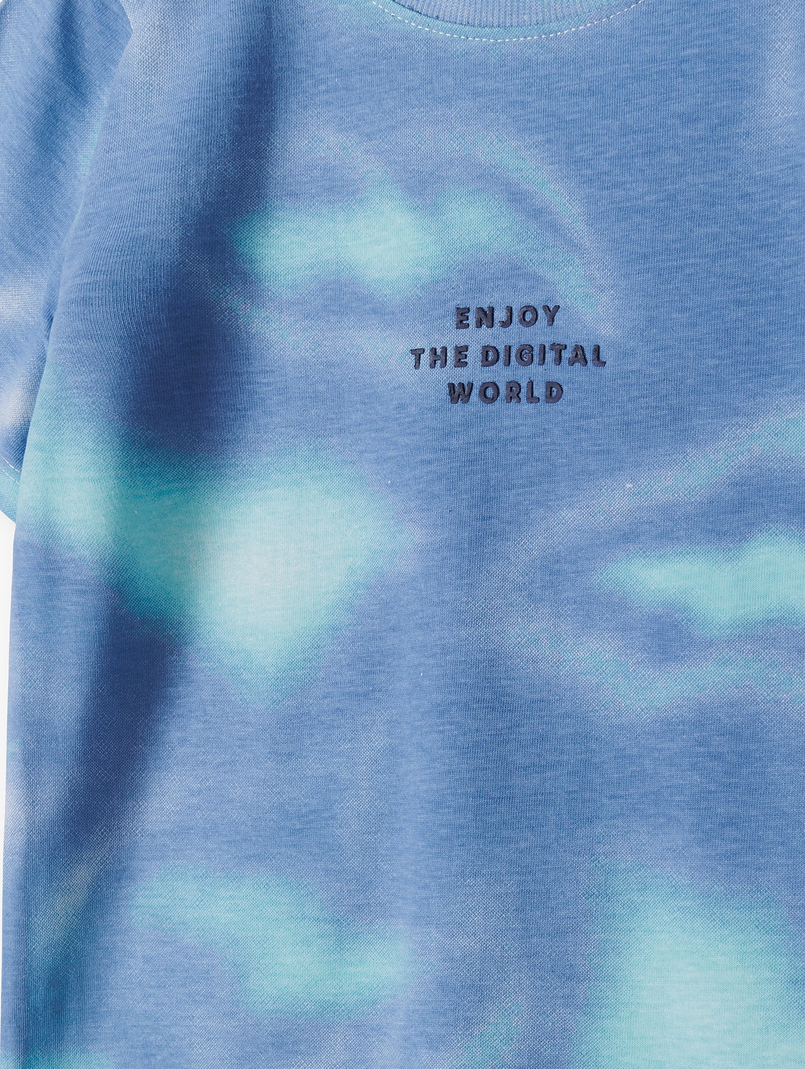 Bawełniany t-shirt tie dye - niebieski z napisem Enjoy the digital world