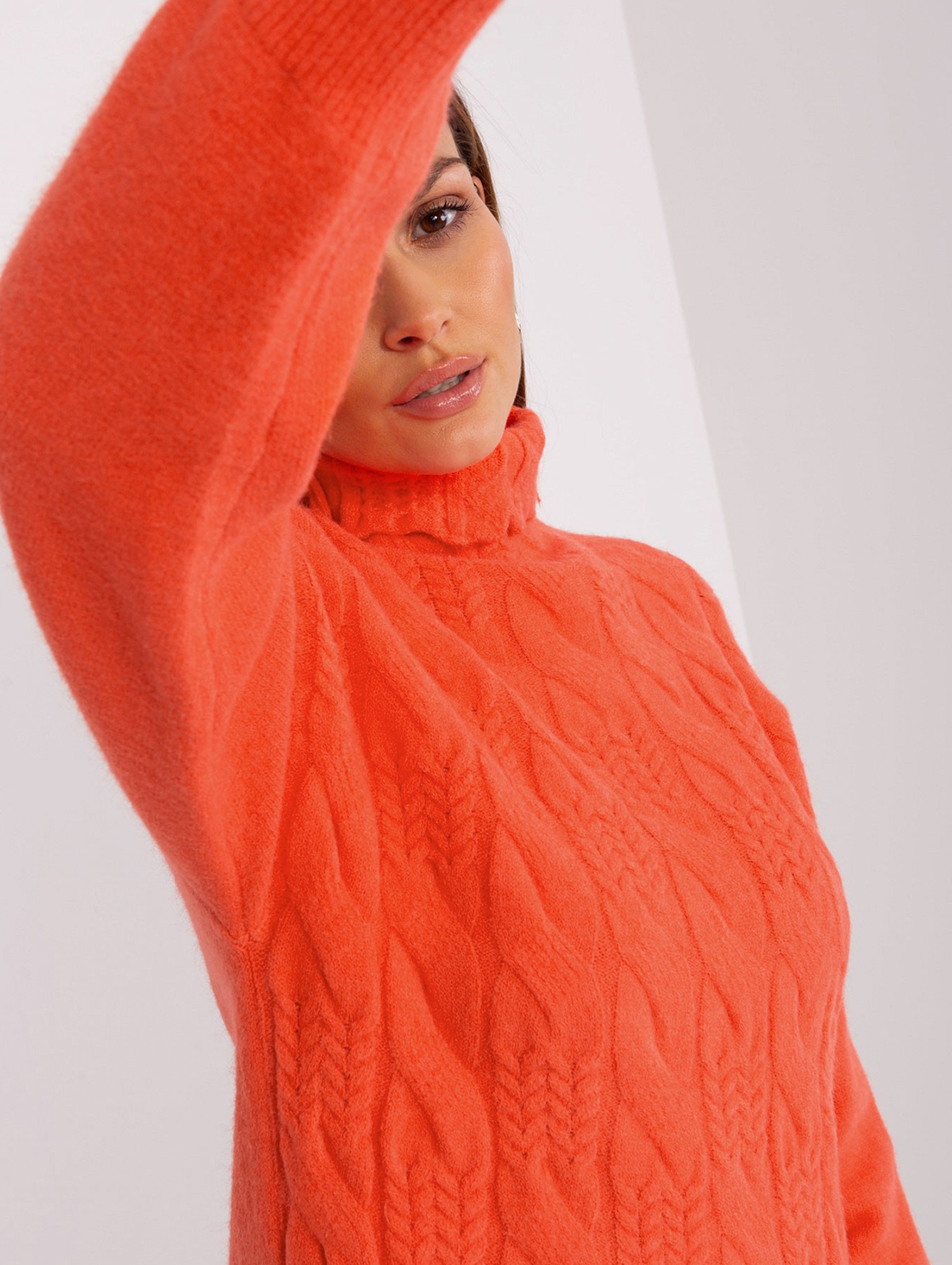 Damski sweter z golfem pomarańczowy
