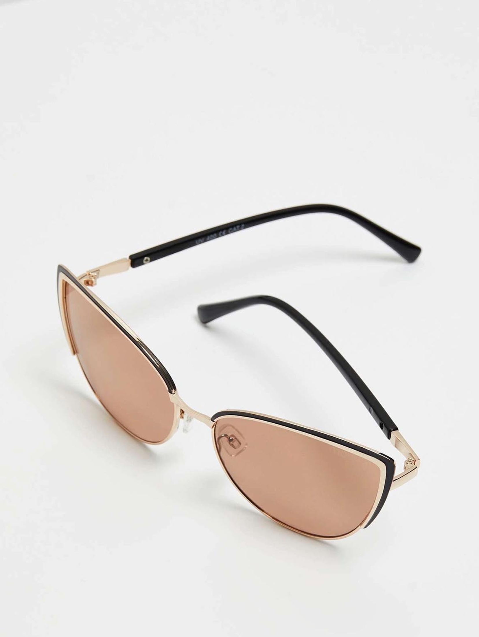 Okulary przeciwsłoneczne z metalowymi oprawkami o kocim kształcie
