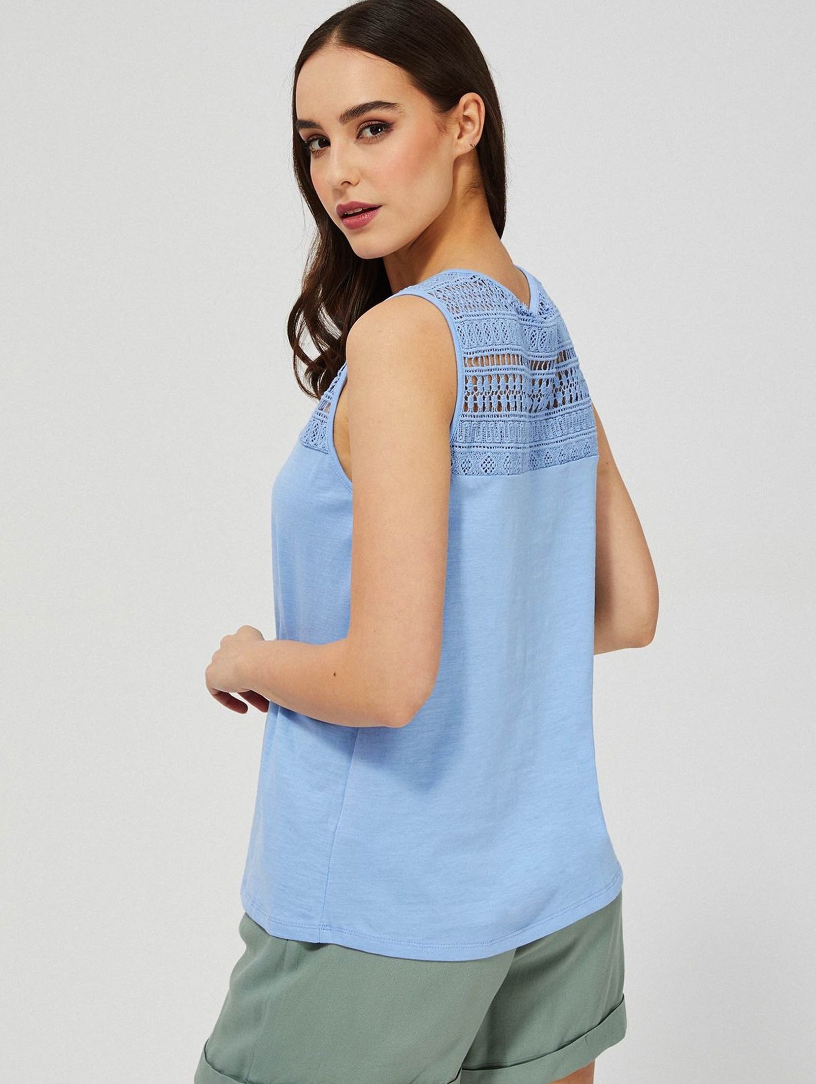 Bawełniany t-shirt damski z ażurowym wzorem - niebieska