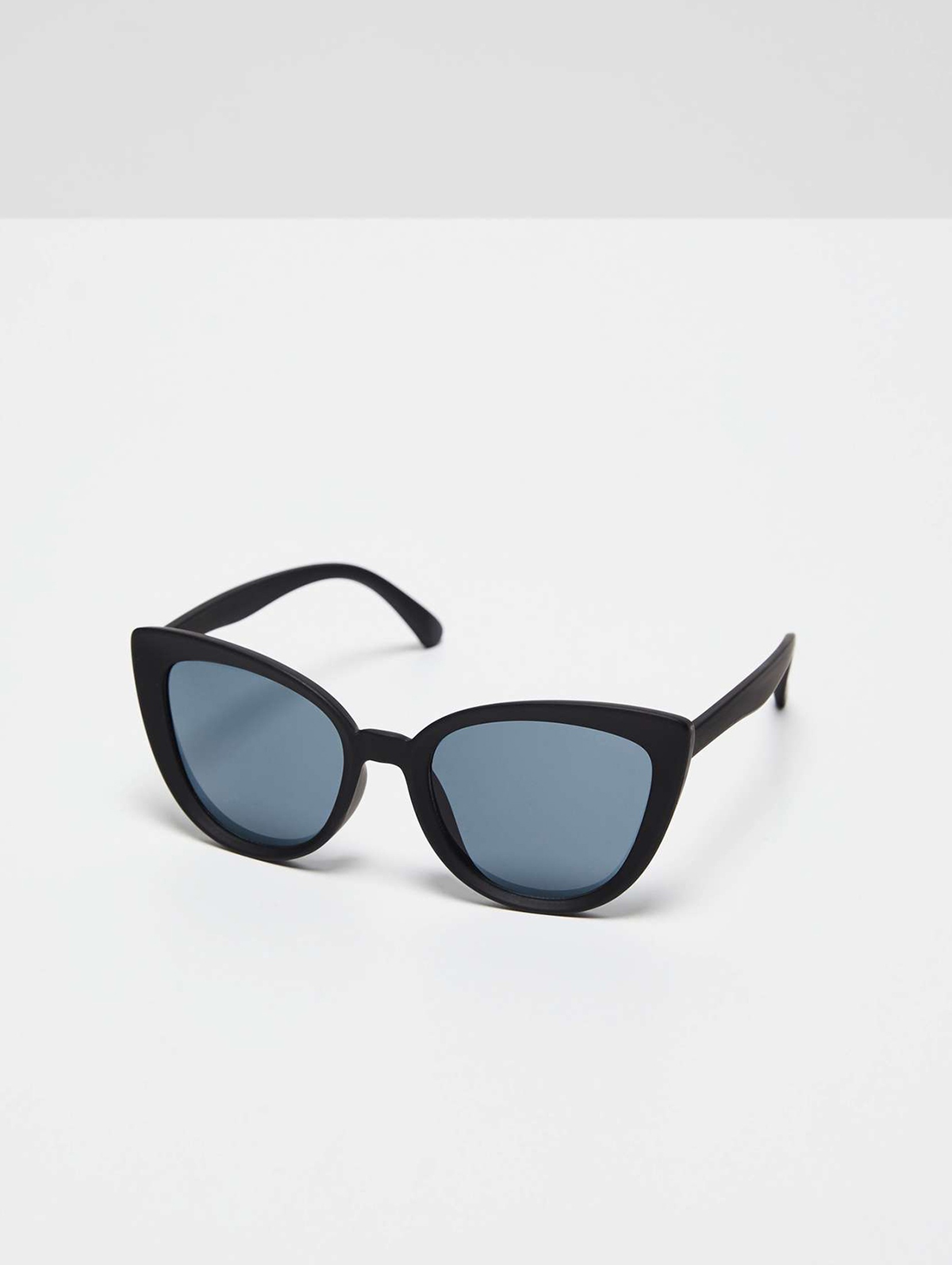 Okulary przeciwsłoneczne typu kocie oko - czarne