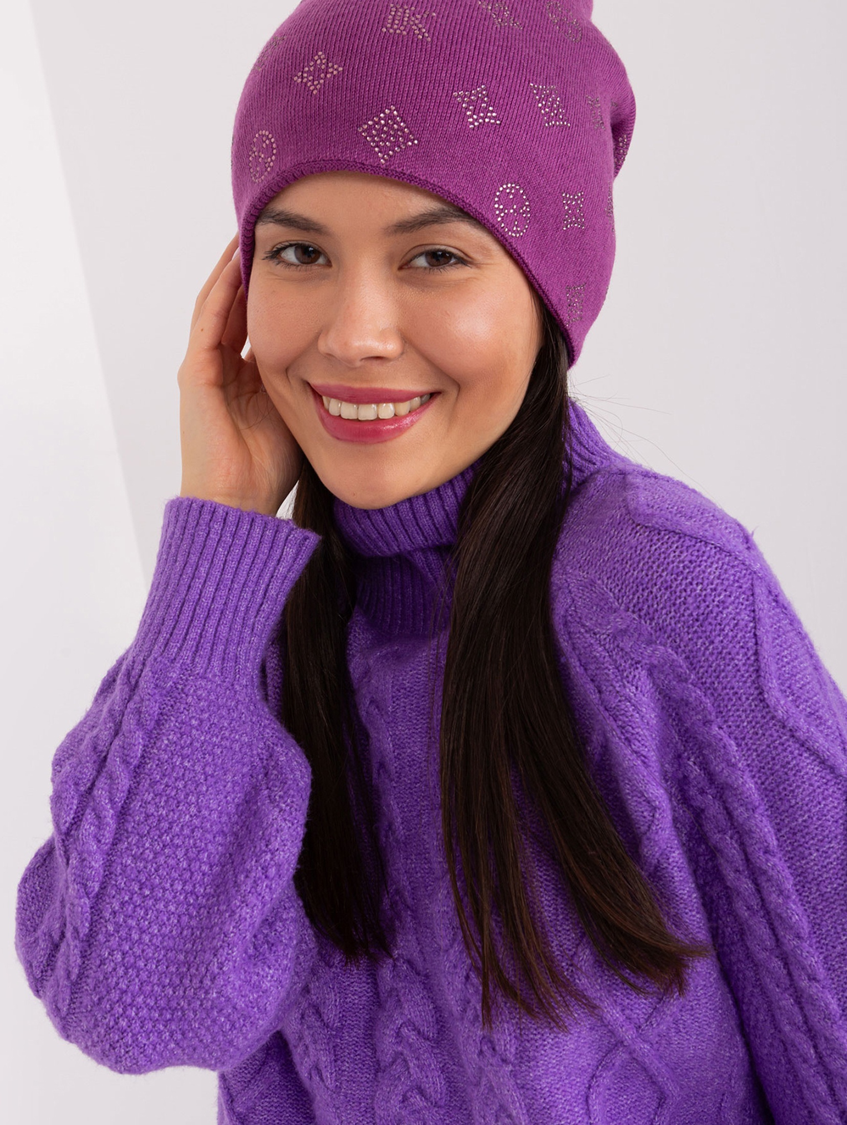 Fioletowa czapka zimowa z dodatkiem kaszmiru
