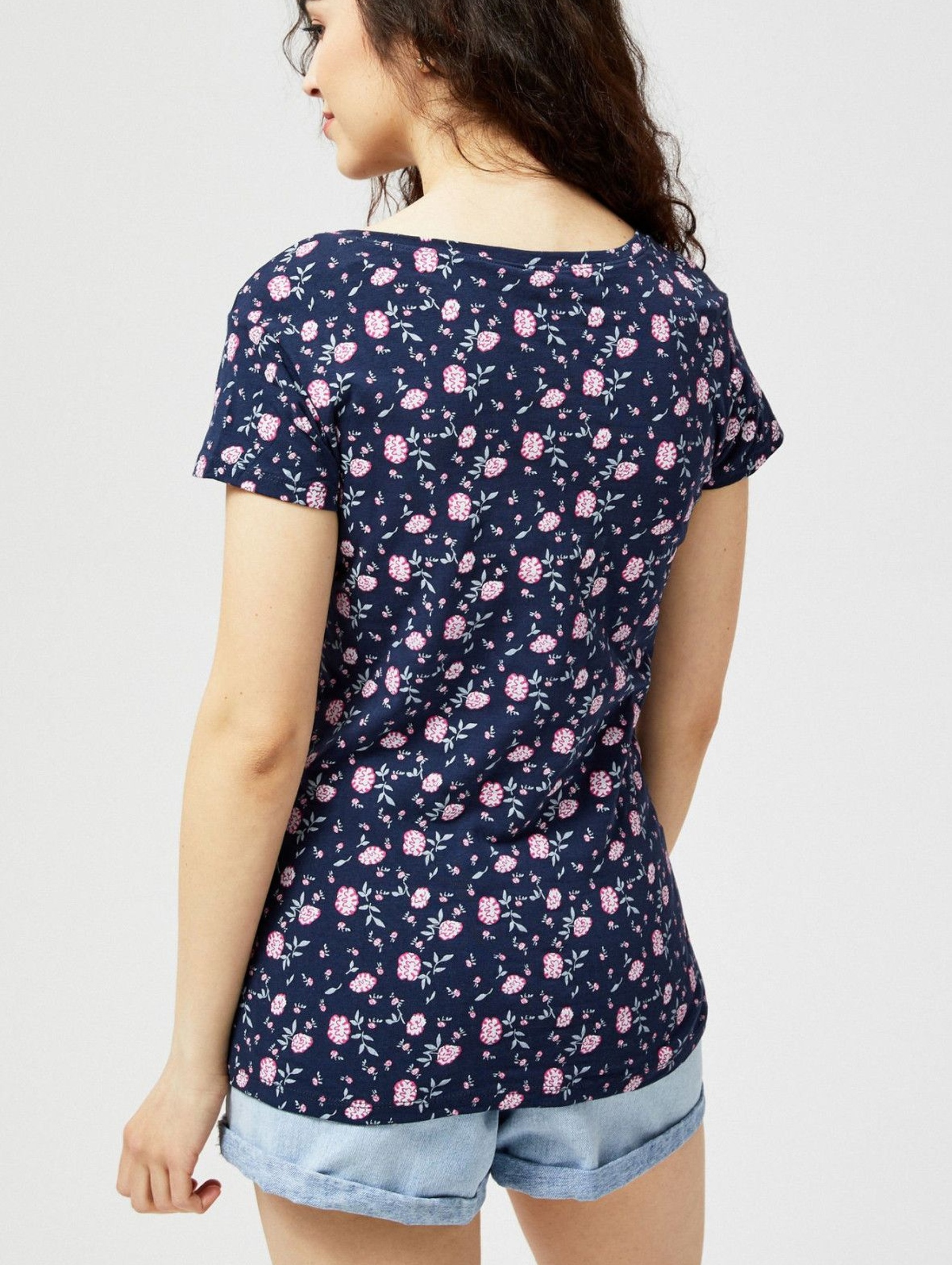 T-shirt damski typu oversize w kwiaty