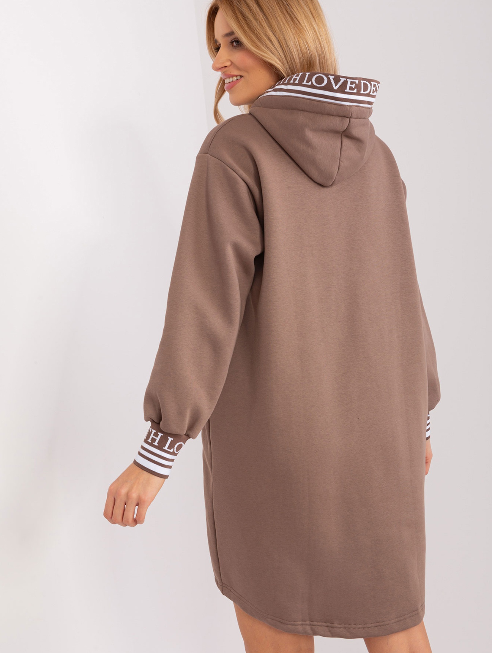 Damska sukienka dresowa z ociepleniem brązowy