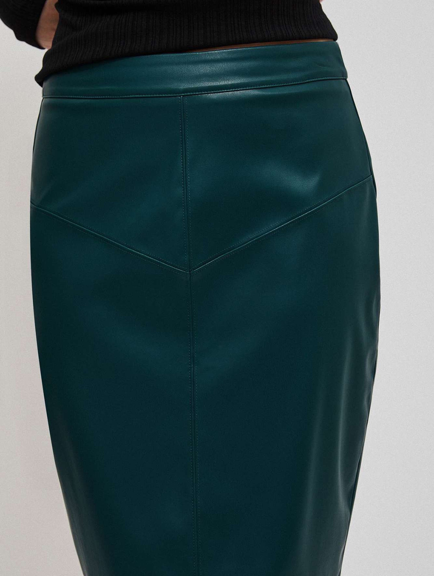 Zielona ołówkowa spódnica damska z imitacji skóry
