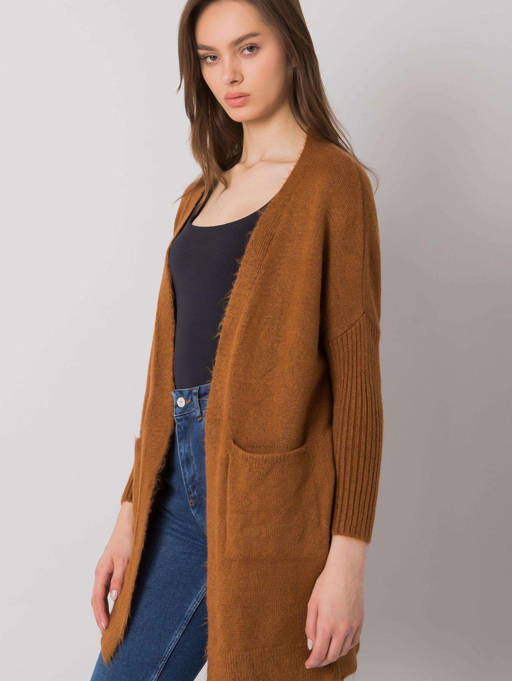 Sweter damski brązowy z kieszeniami