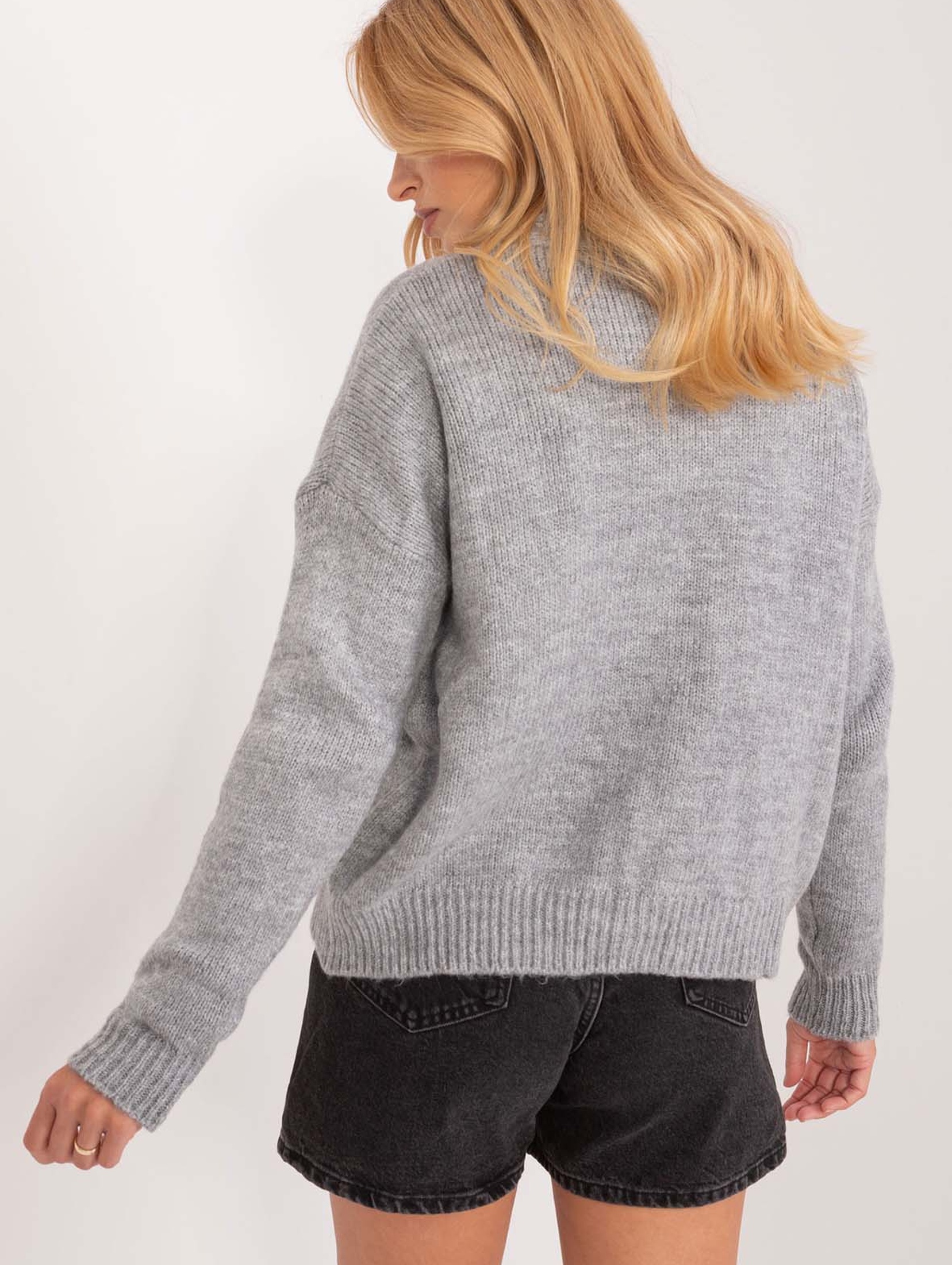 Szary rozpinany sweter damski z kieszeniami