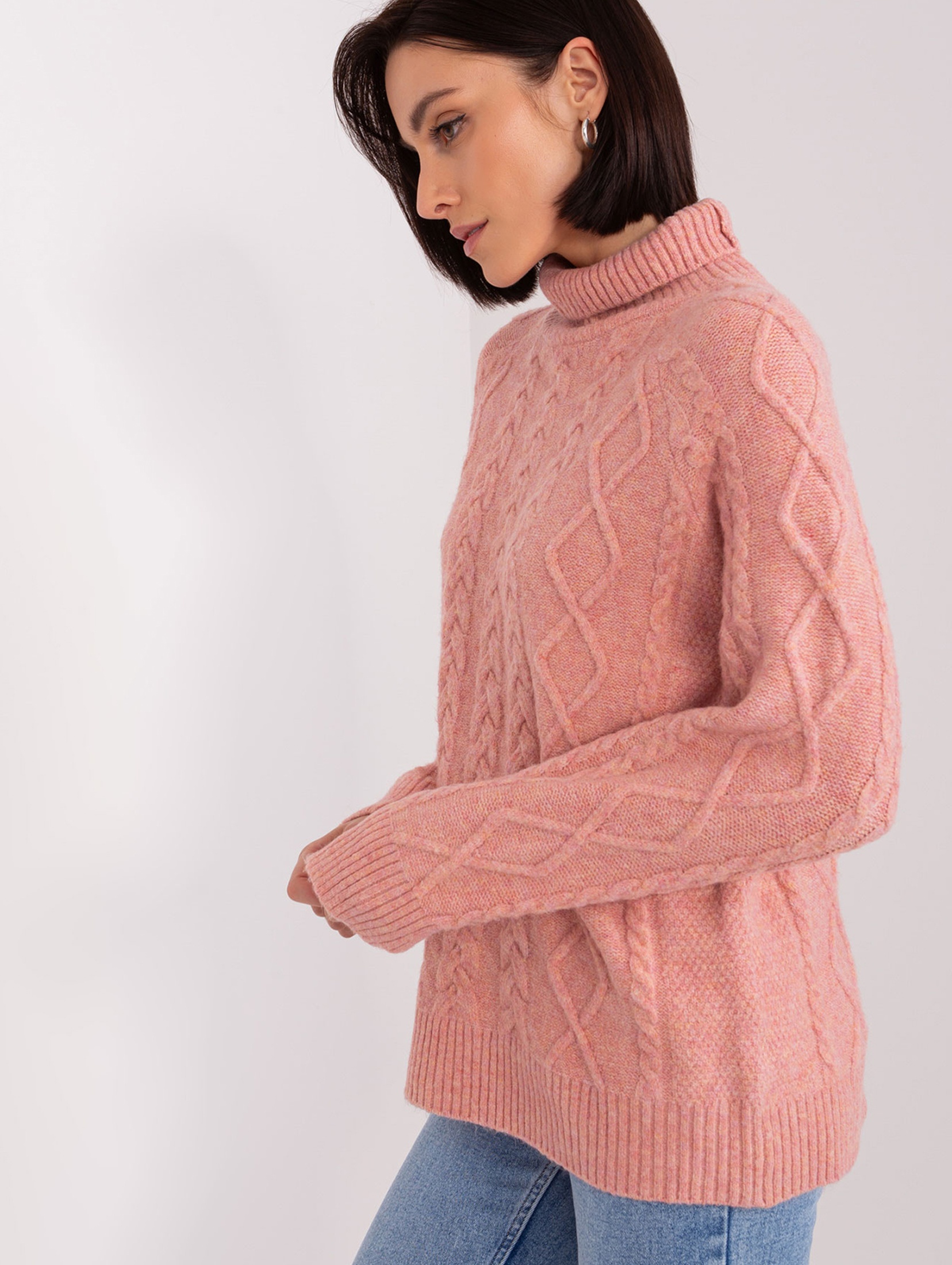 Damski sweter z warkoczami ciemny różowy