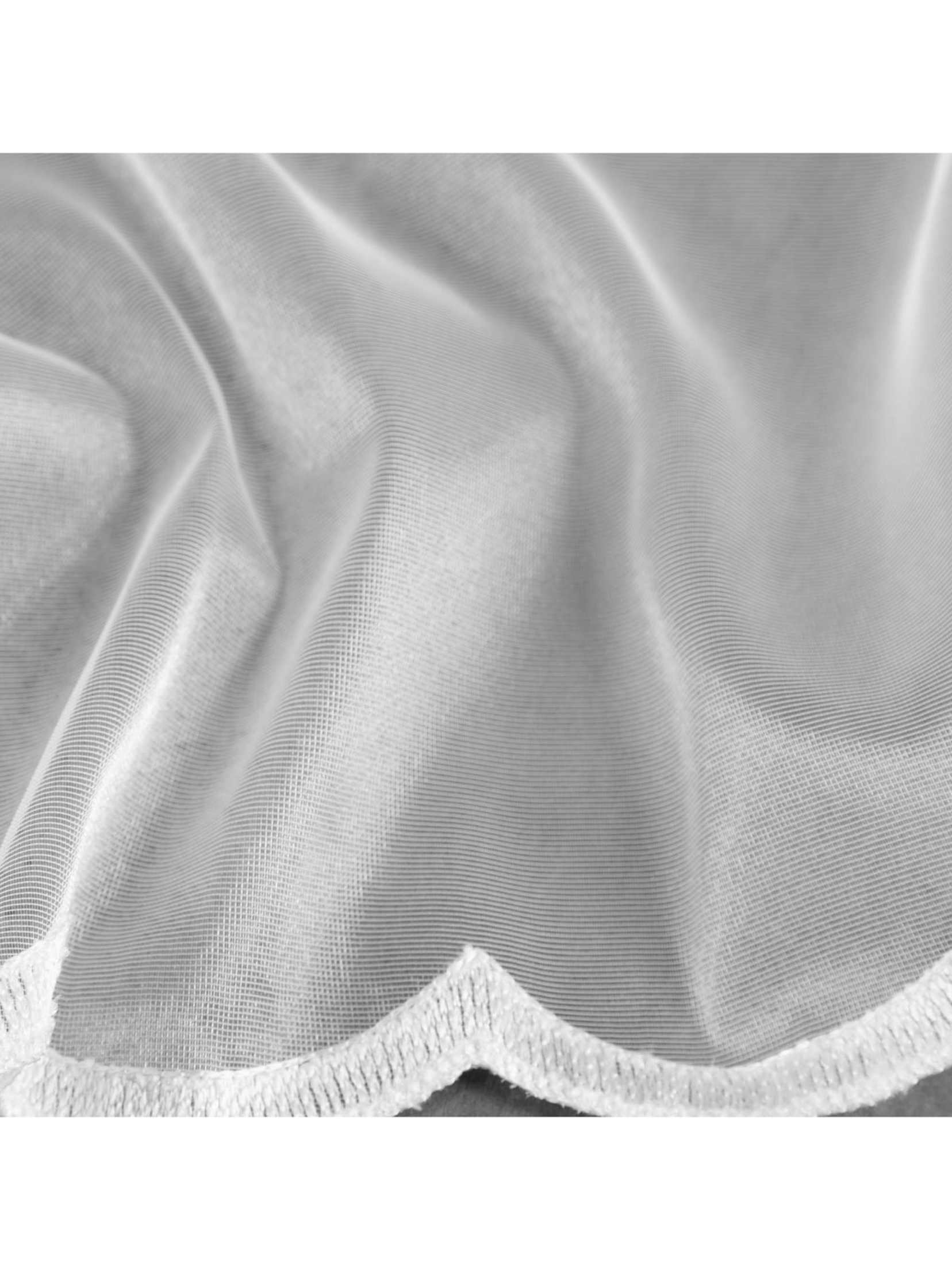 Biała zasłona 300x145 cm ze zdobionym haftem