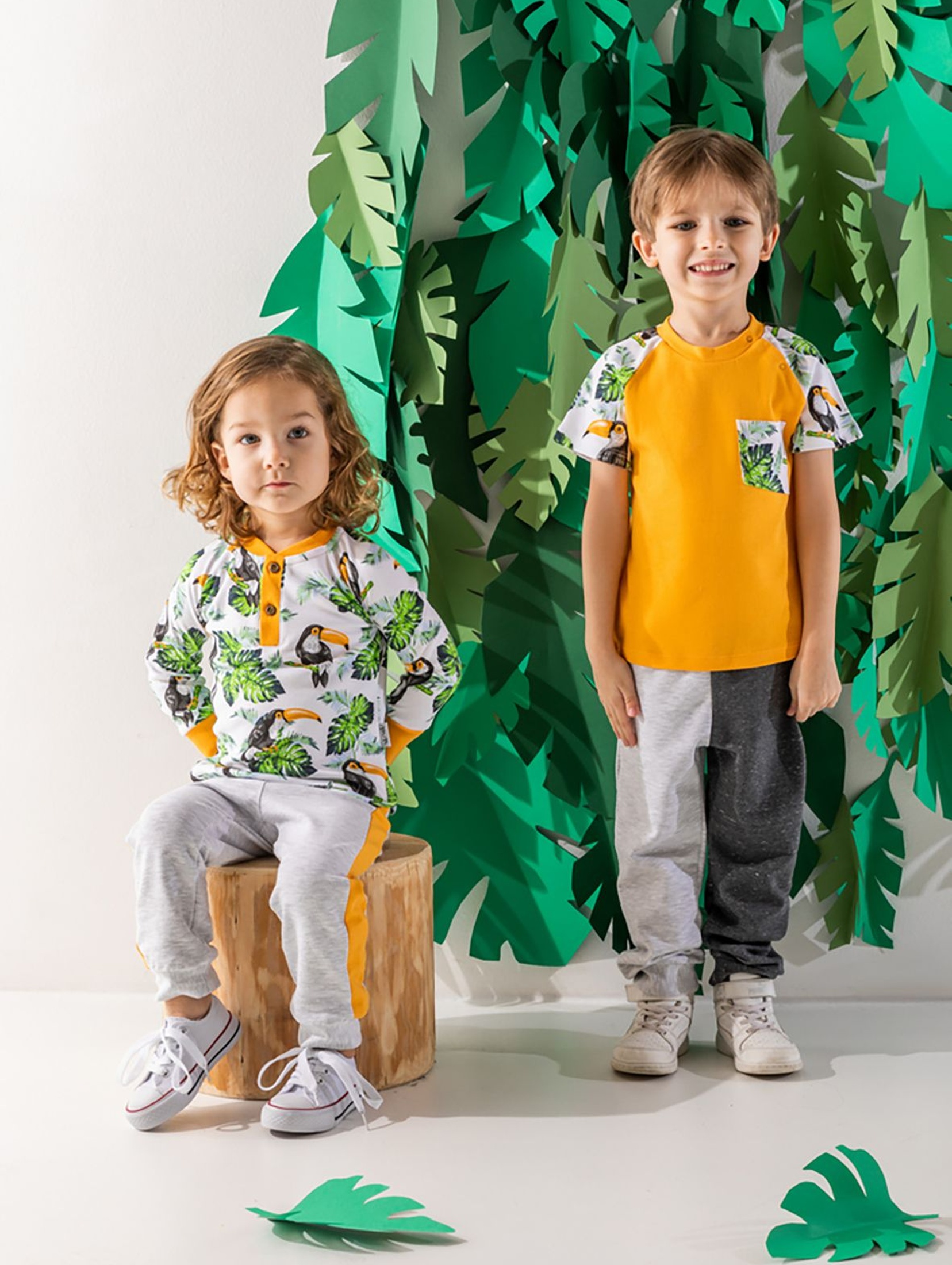 Bawełniany t-shirt niemowlęcy w tropikalny wzór TUKAN