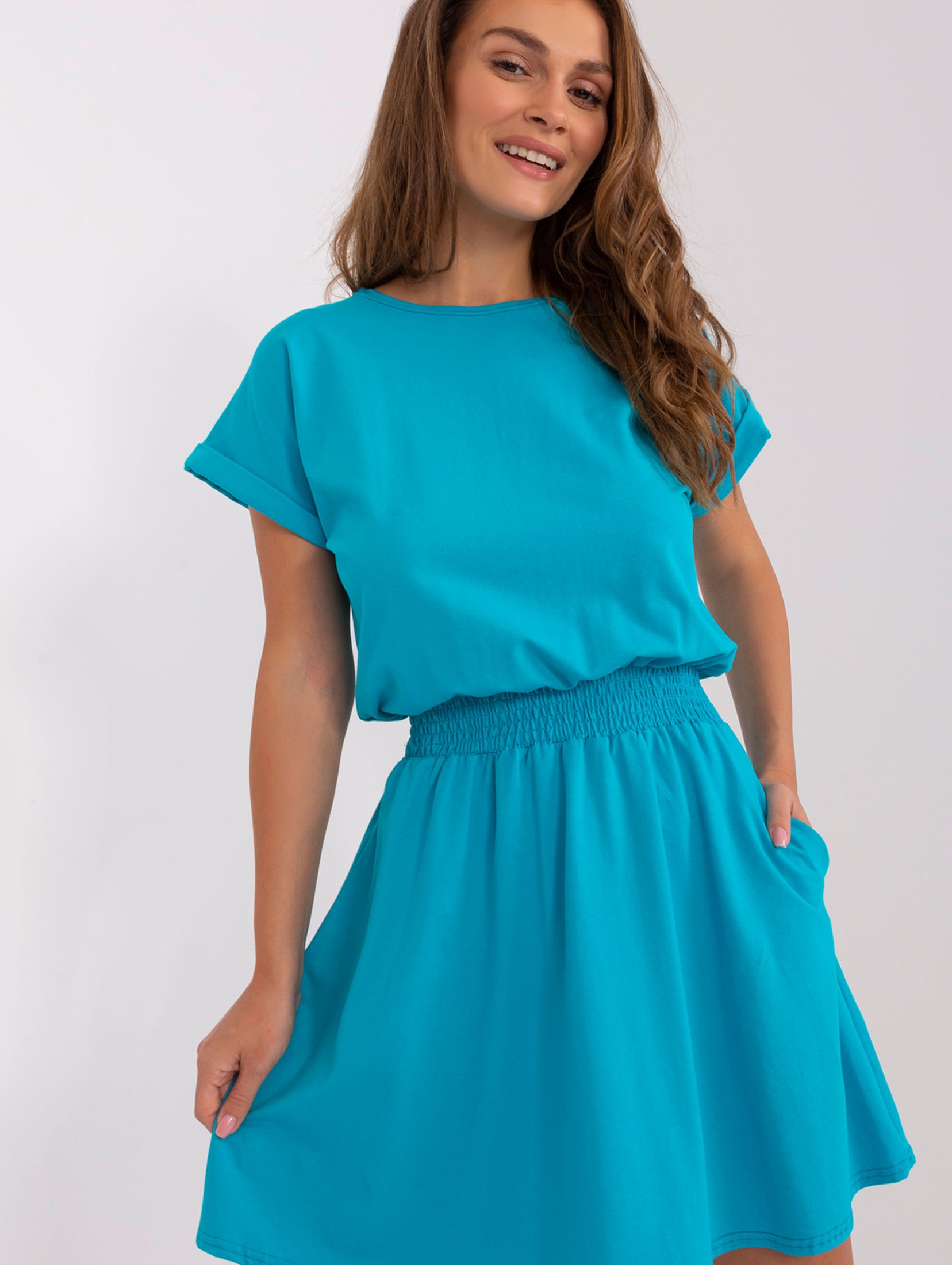 Niebieska sukienka basic z kieszeniami RUE PARIS