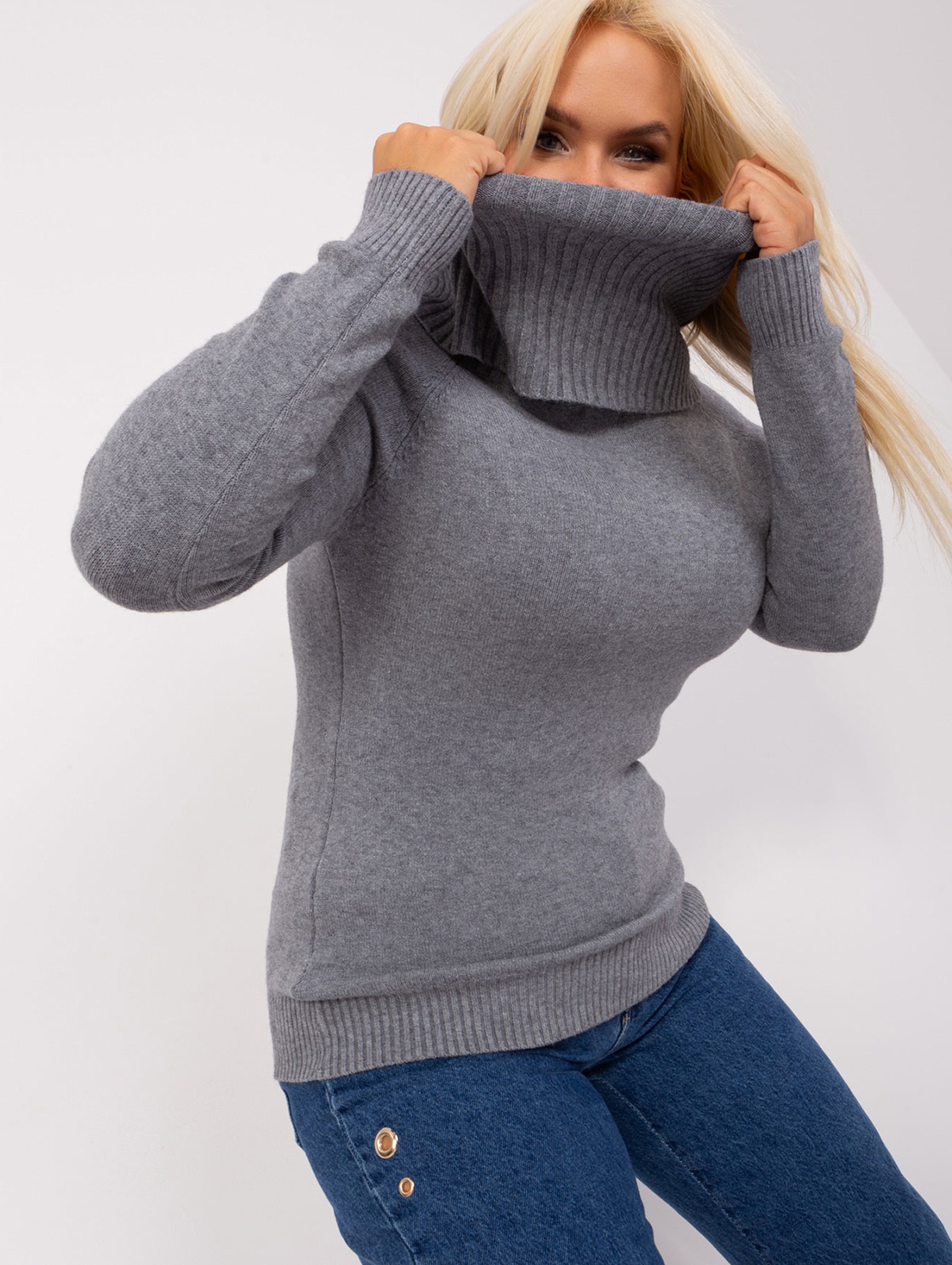 Granatowy sweter plus size z wiskozą