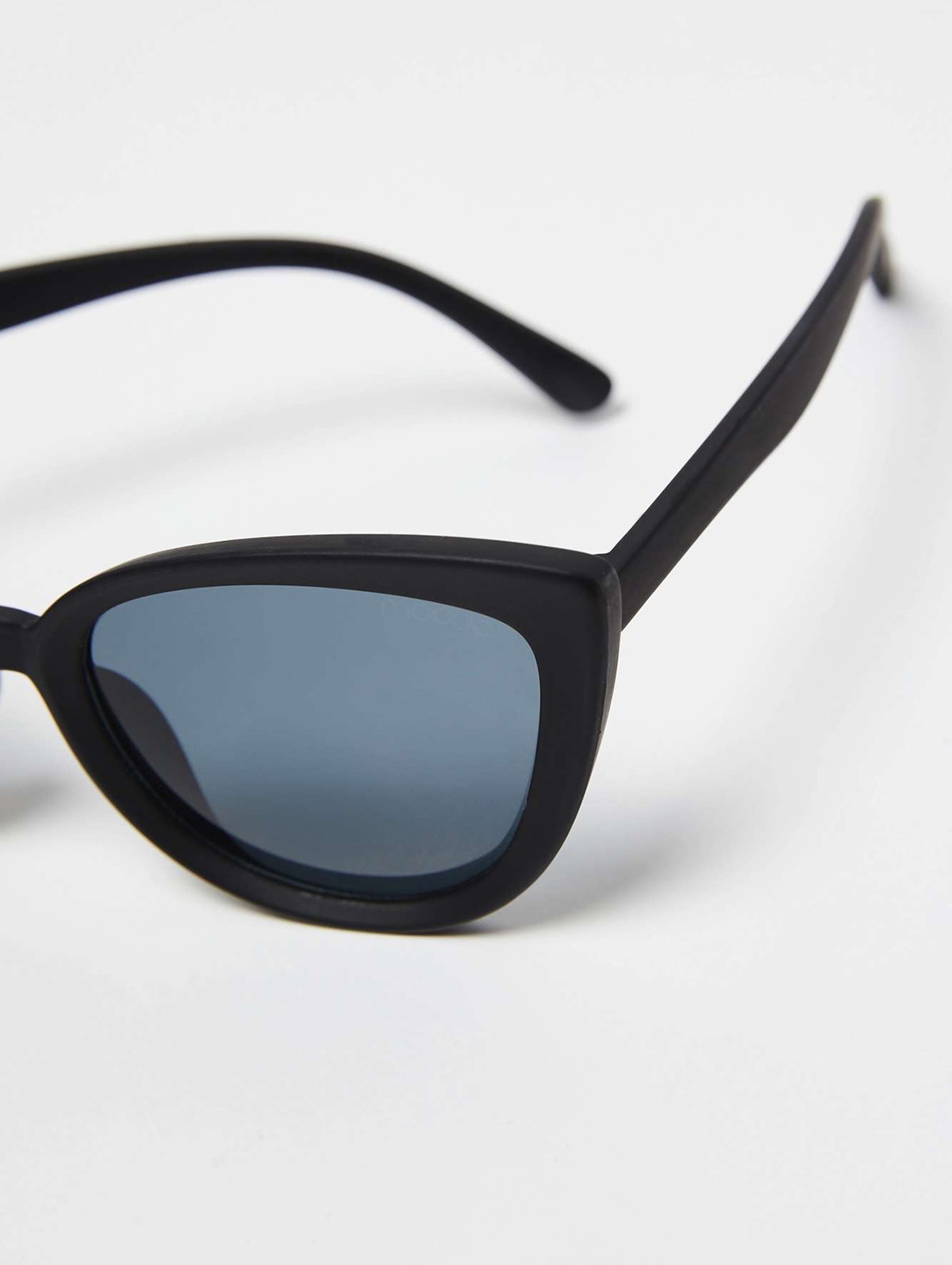Okulary przeciwsłoneczne typu kocie oko - czarne