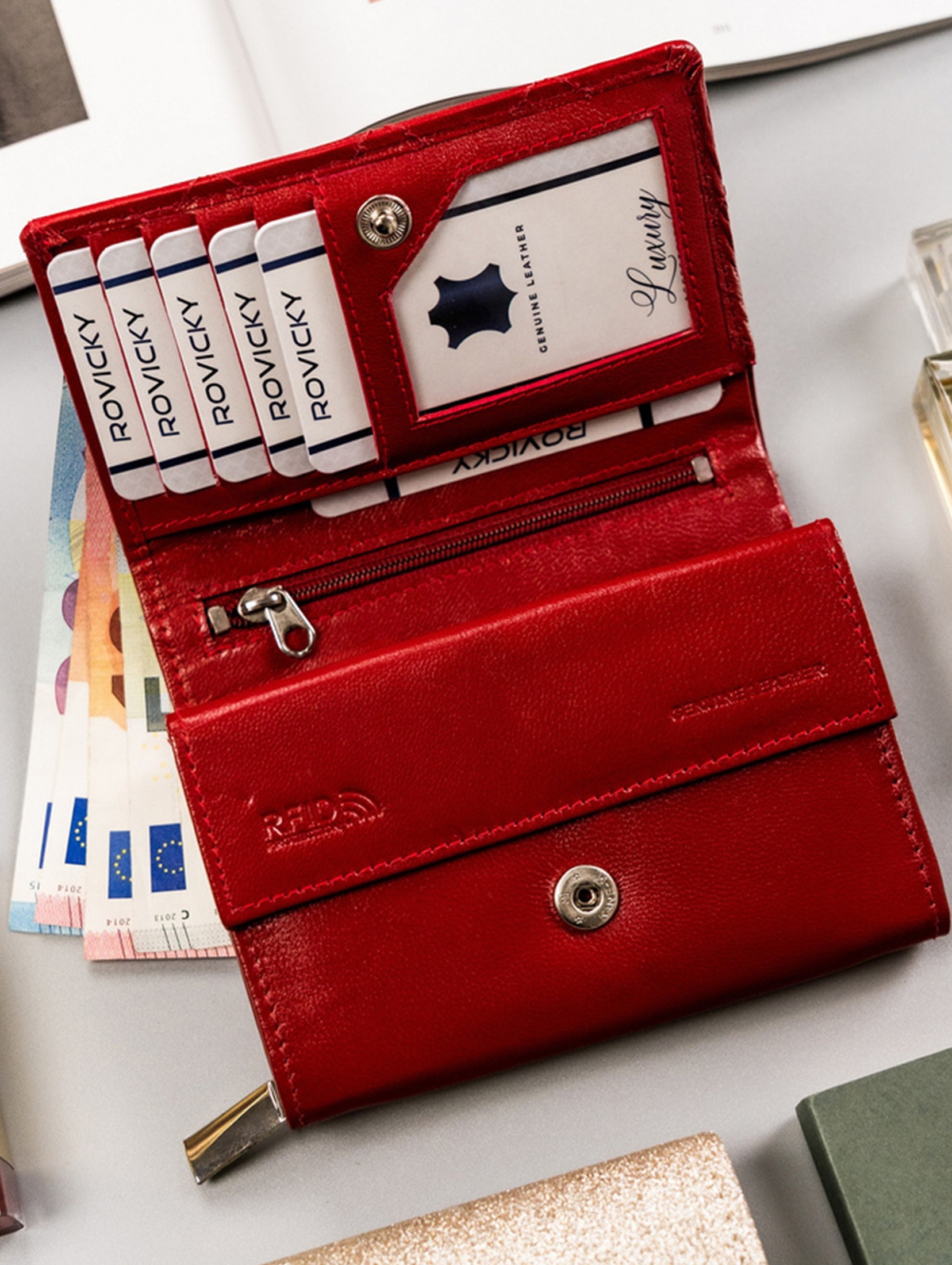 Rovicky skórzany portfel damski zamykany na zatrzask- czerwony